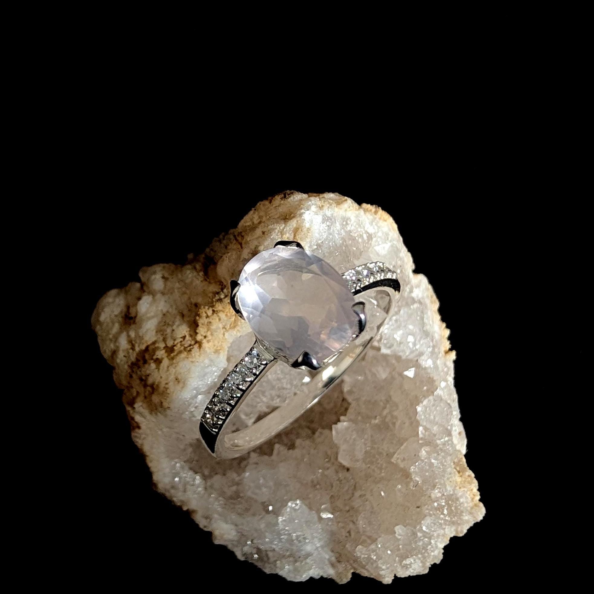 Large natural pink quartz and white topaz ring | 925 sterling silver