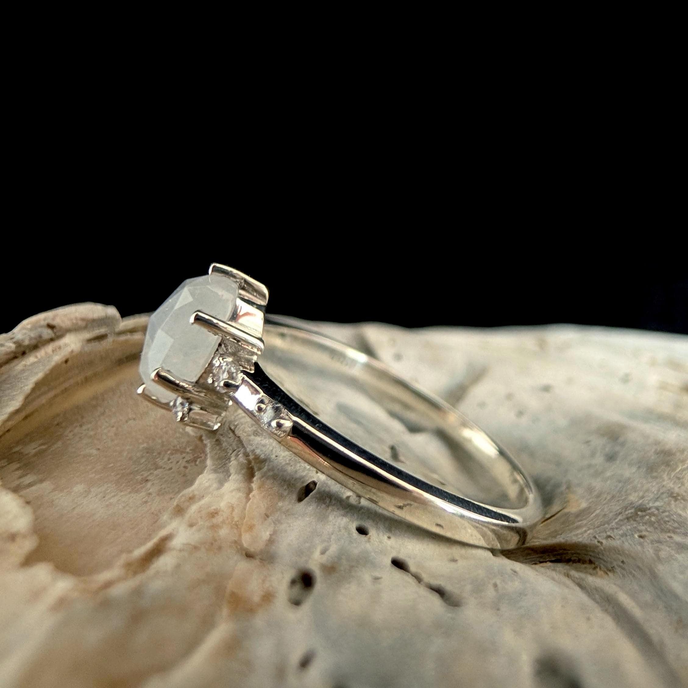 Oval rainbow moonstone and white topaz ring | 925 Sterling Silver