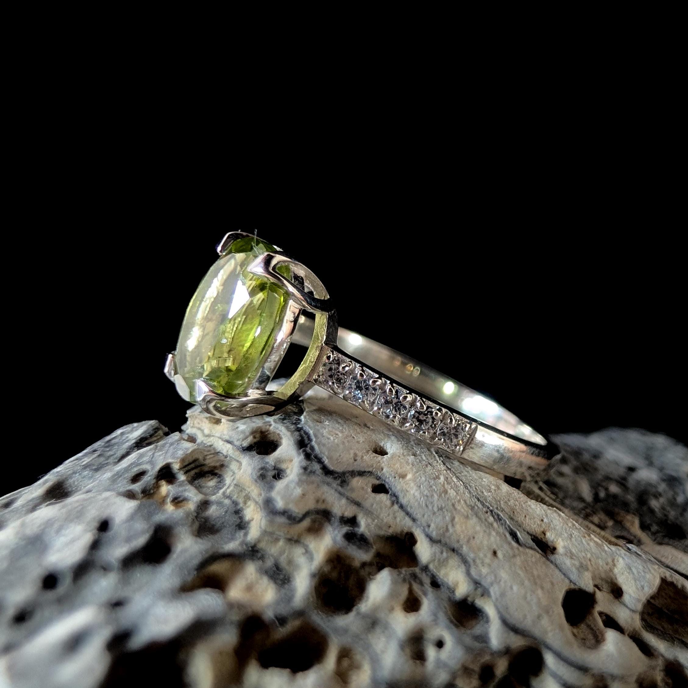August birthstone peridot ring | 925 Sterling Silver