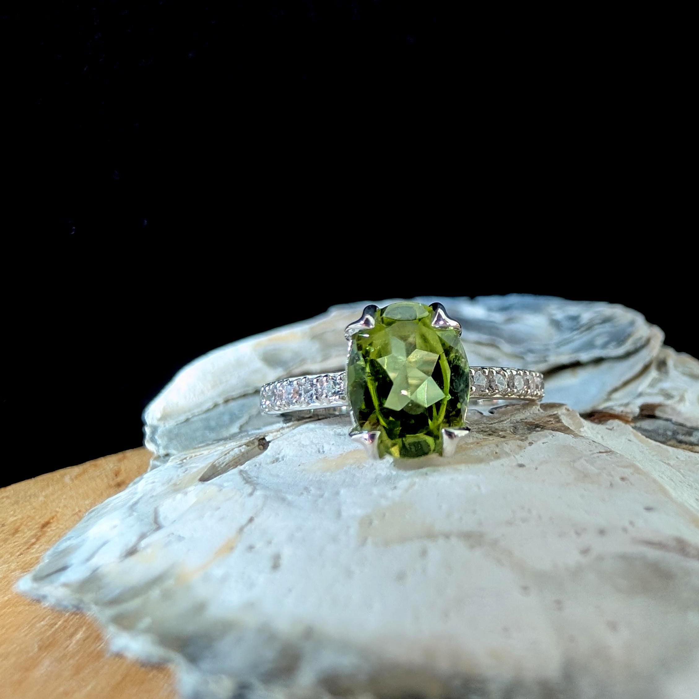 August birthstone peridot ring | 925 Sterling Silver