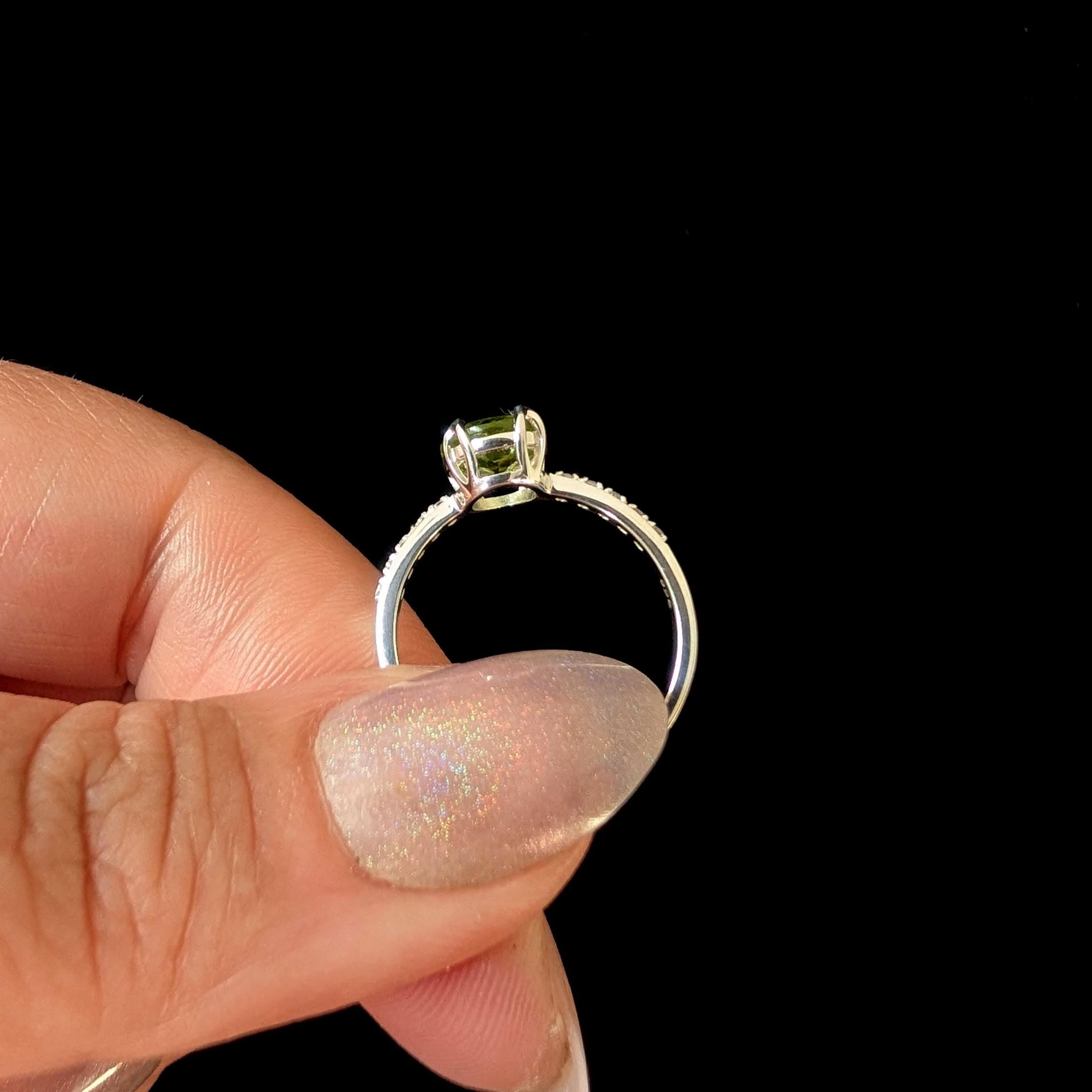 August birthstone peridot ring | 925 Sterling Silver