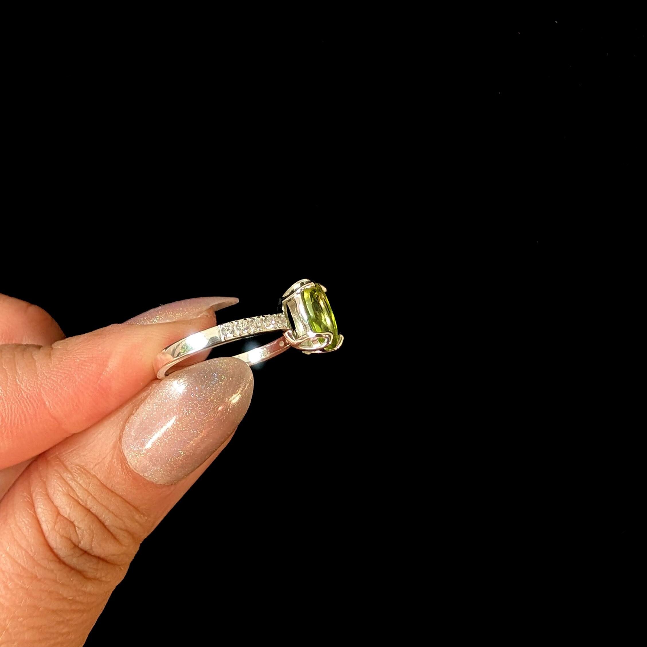 August birthstone peridot ring | 925 Sterling Silver