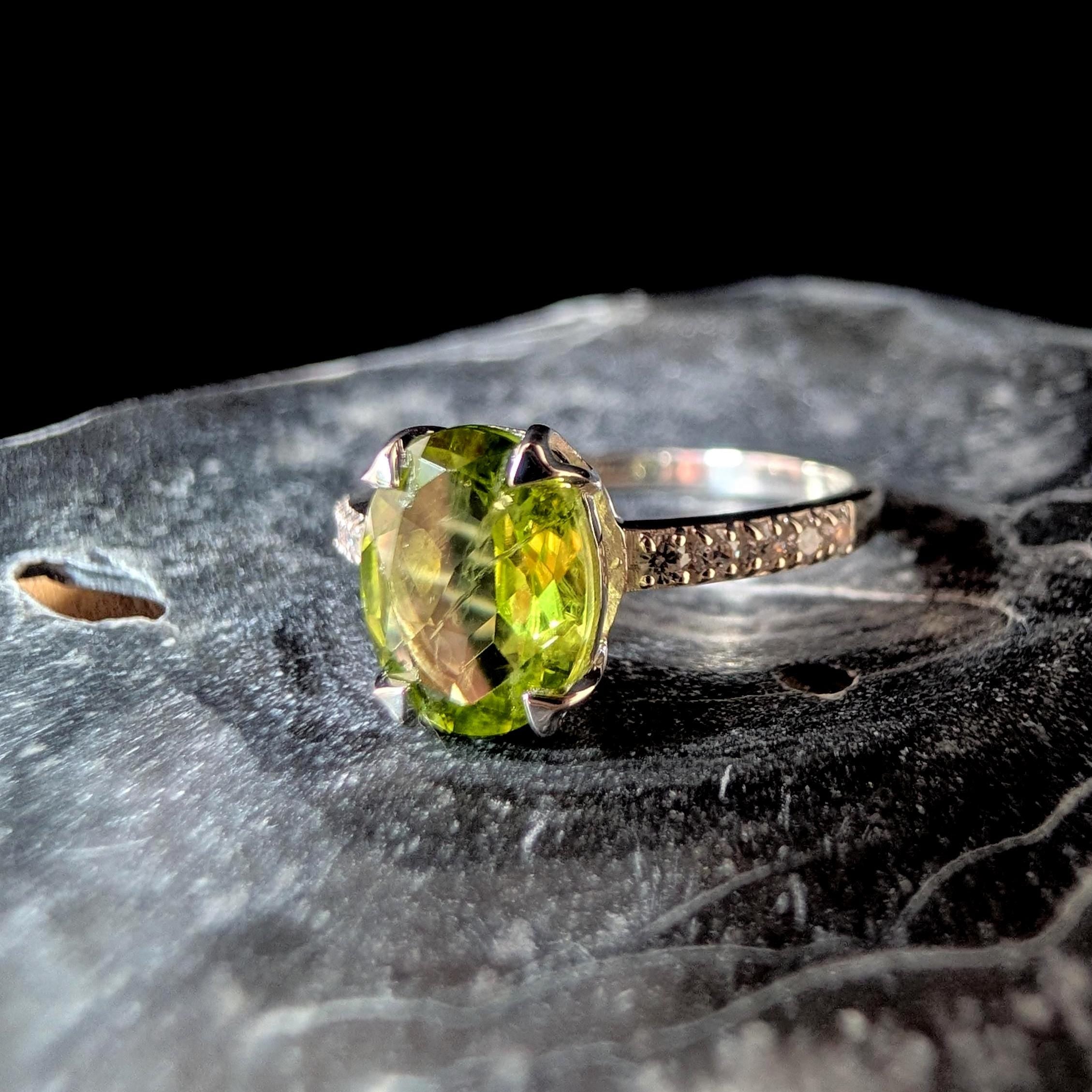 August birthstone peridot ring | 925 Sterling Silver