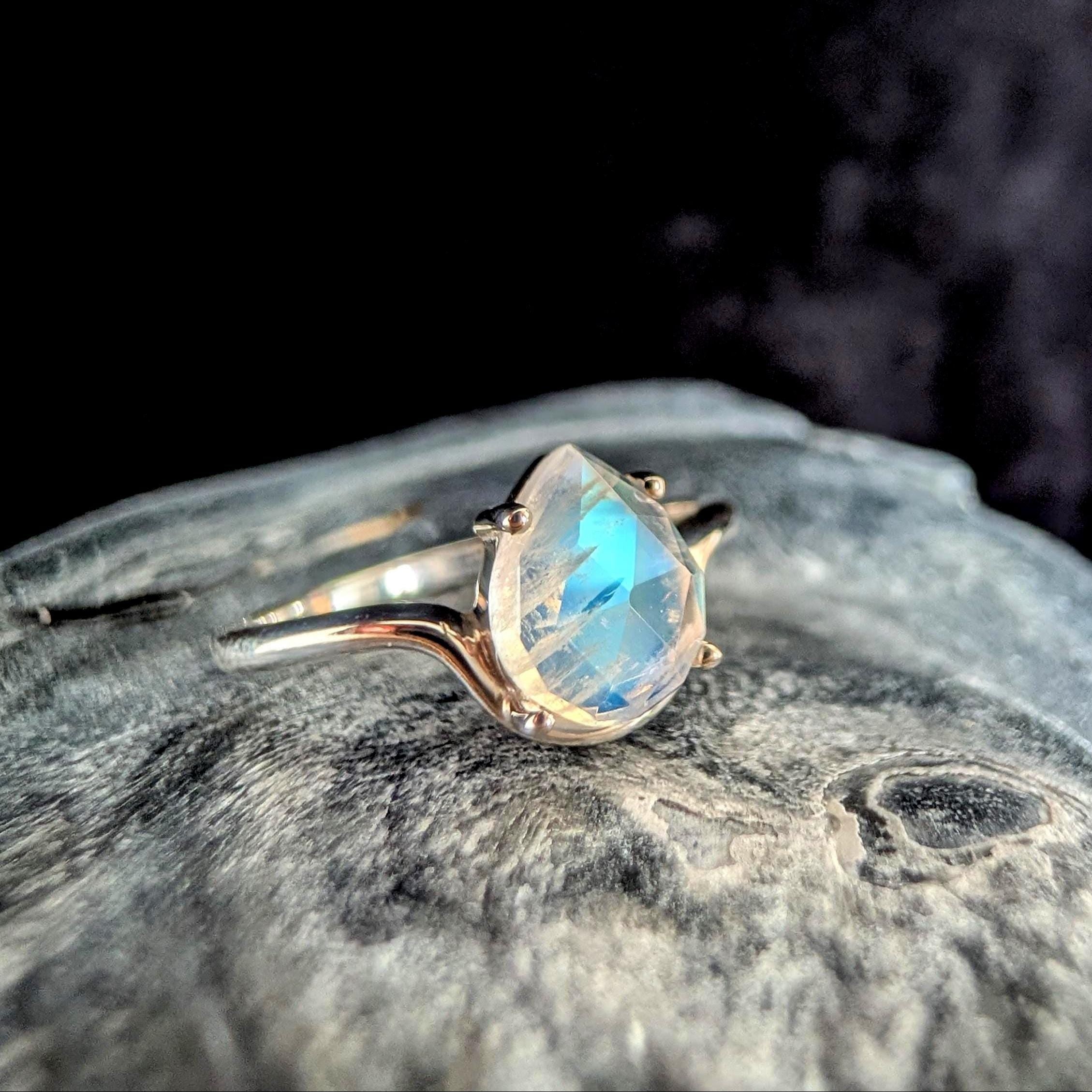 Pear cut rainbow moonstone ring | 925 Sterling Silver