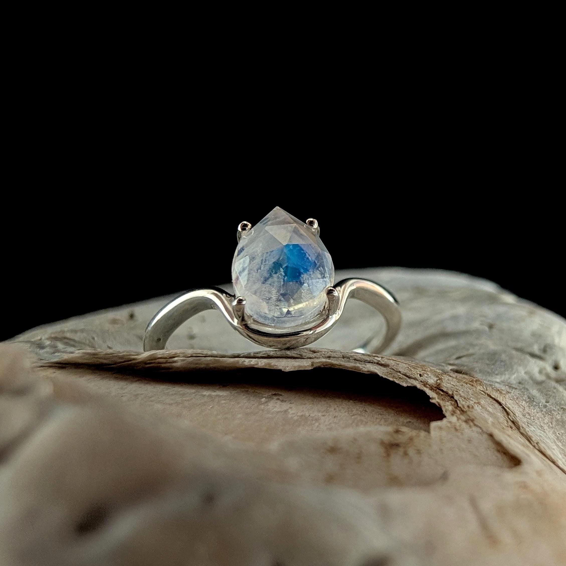 Pear cut rainbow moonstone ring | 925 Sterling Silver