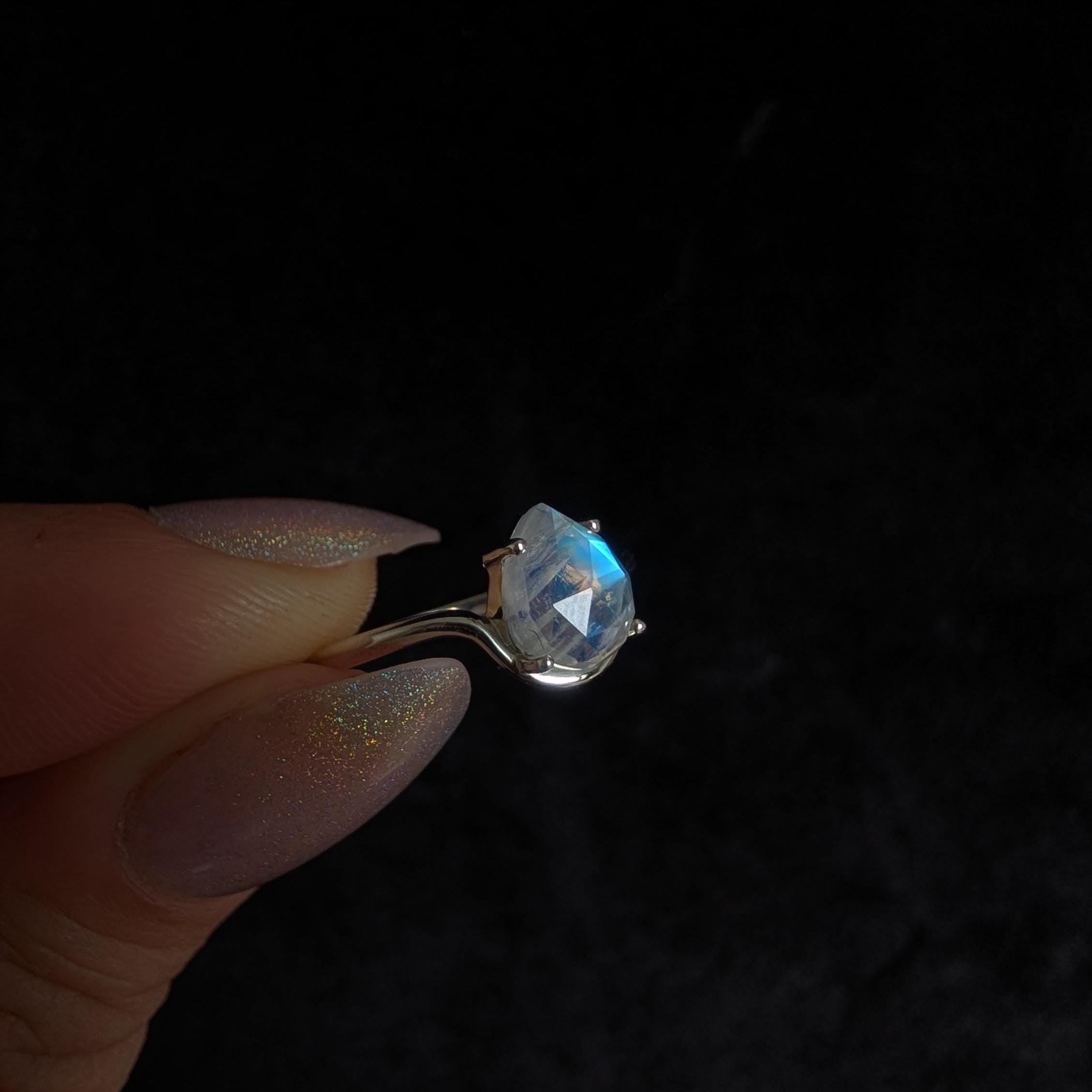 Pear cut rainbow moonstone ring | 925 Sterling Silver