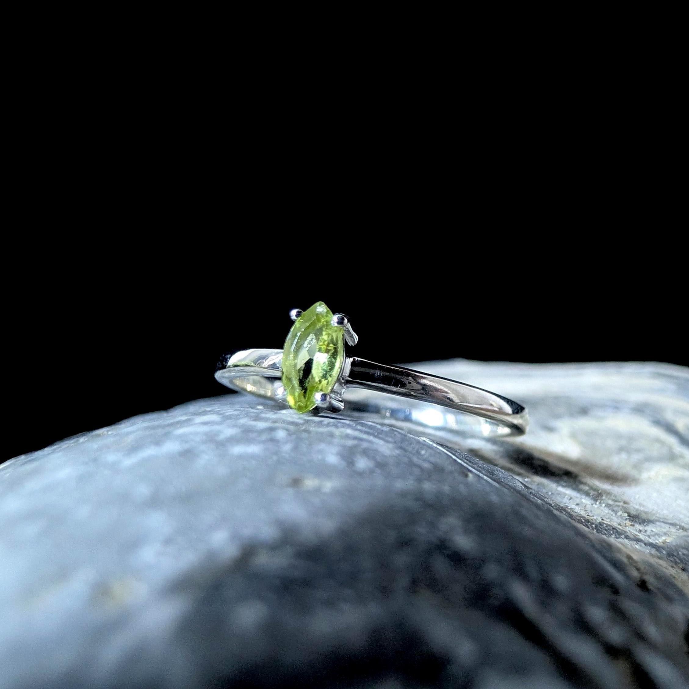Minimalist peridot stacking ring | 925 Sterling Silver