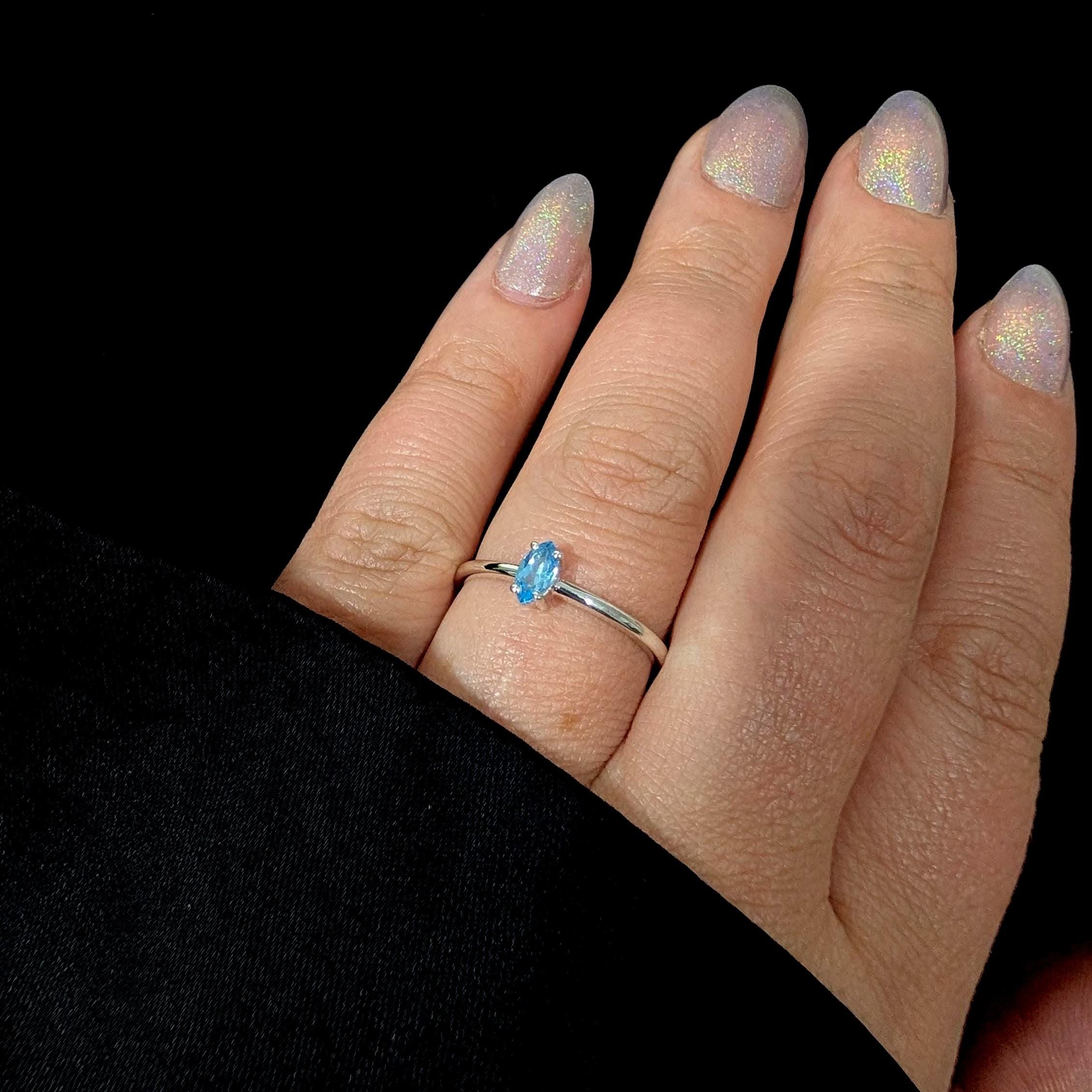 Minimalist natural blue topaz ring | 925 Sterling Silver
