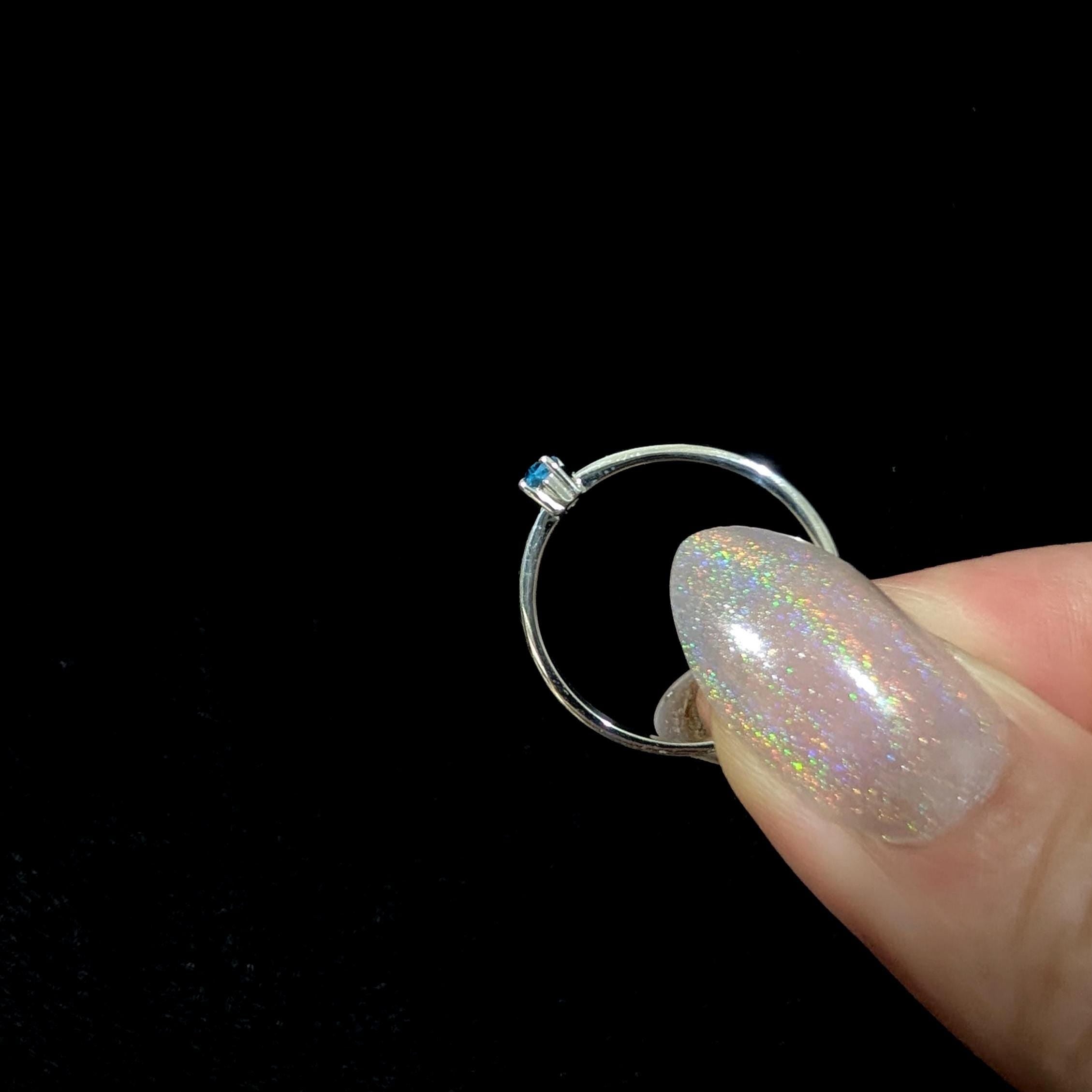 Minimalist natural blue topaz ring | 925 Sterling Silver