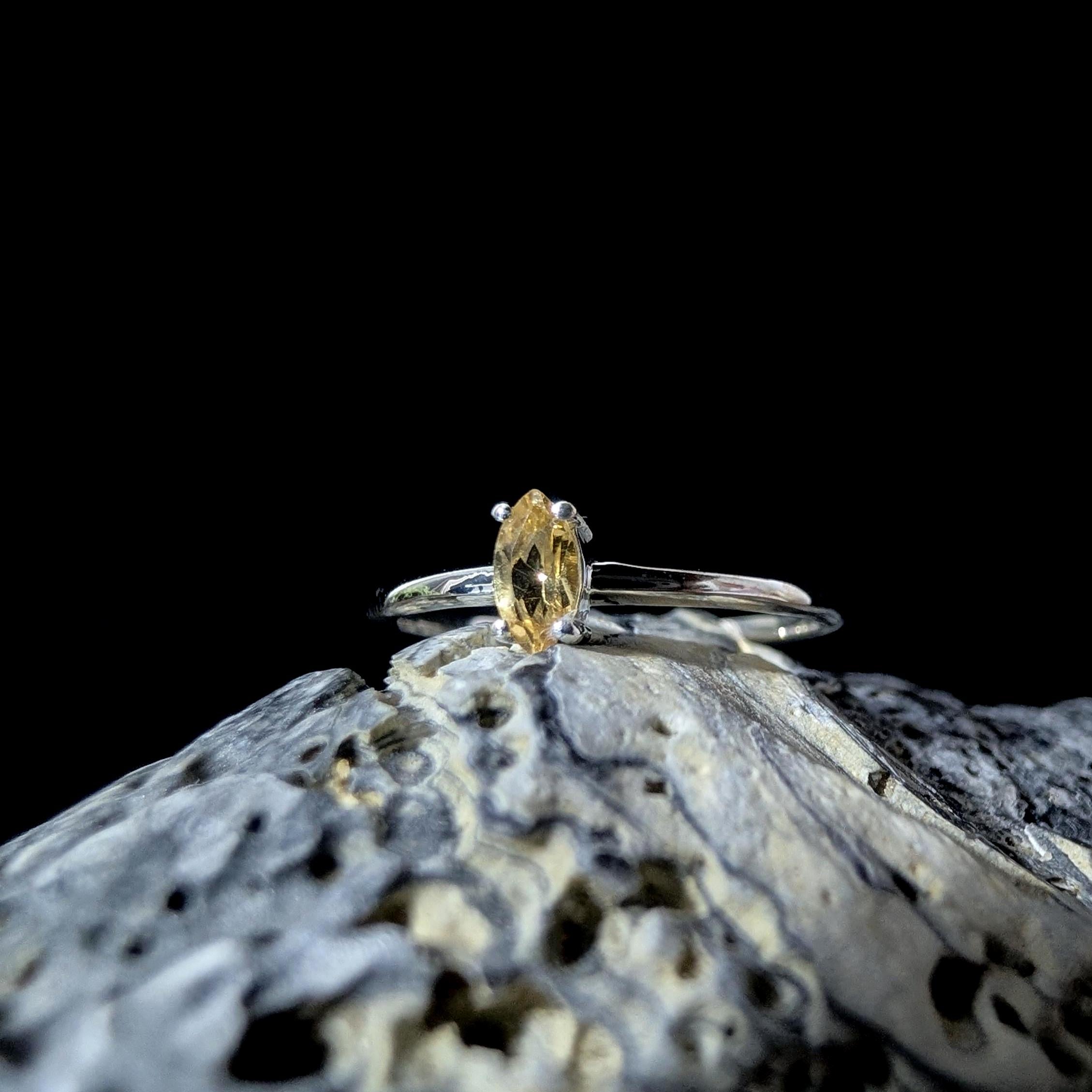 Minimalist natural citrine ring | 925 Sterling Silver