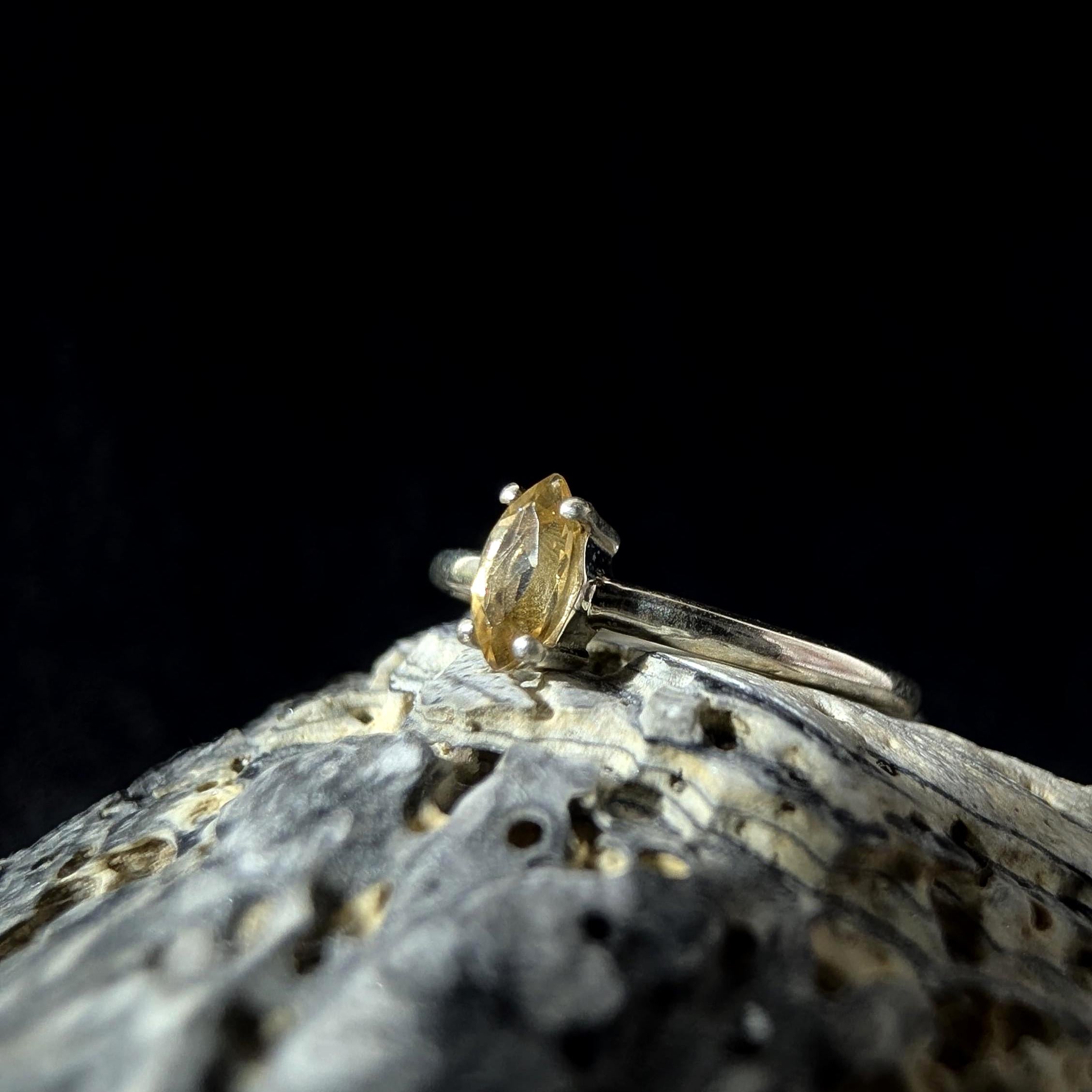 Minimalist natural citrine ring | 925 Sterling Silver