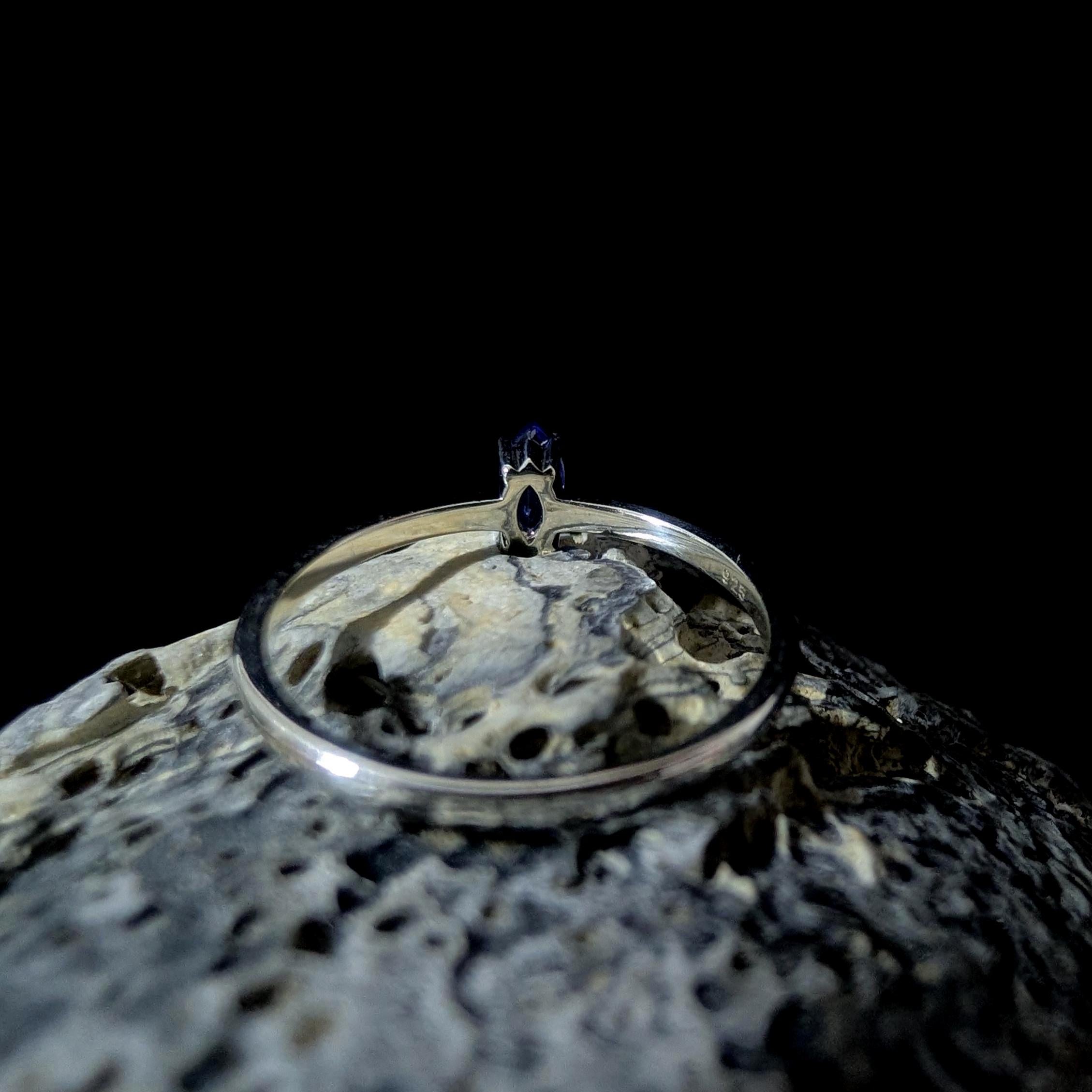 Minimalist natural tanzanite ring | 925 Sterling Silver