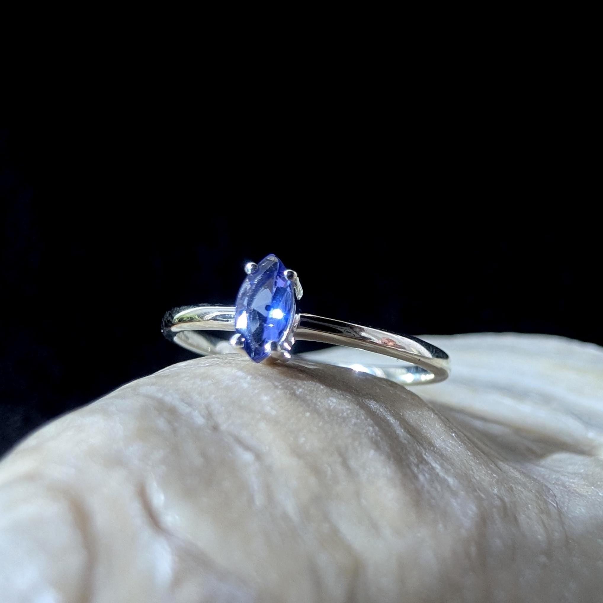 Minimalist natural tanzanite ring | 925 Sterling Silver