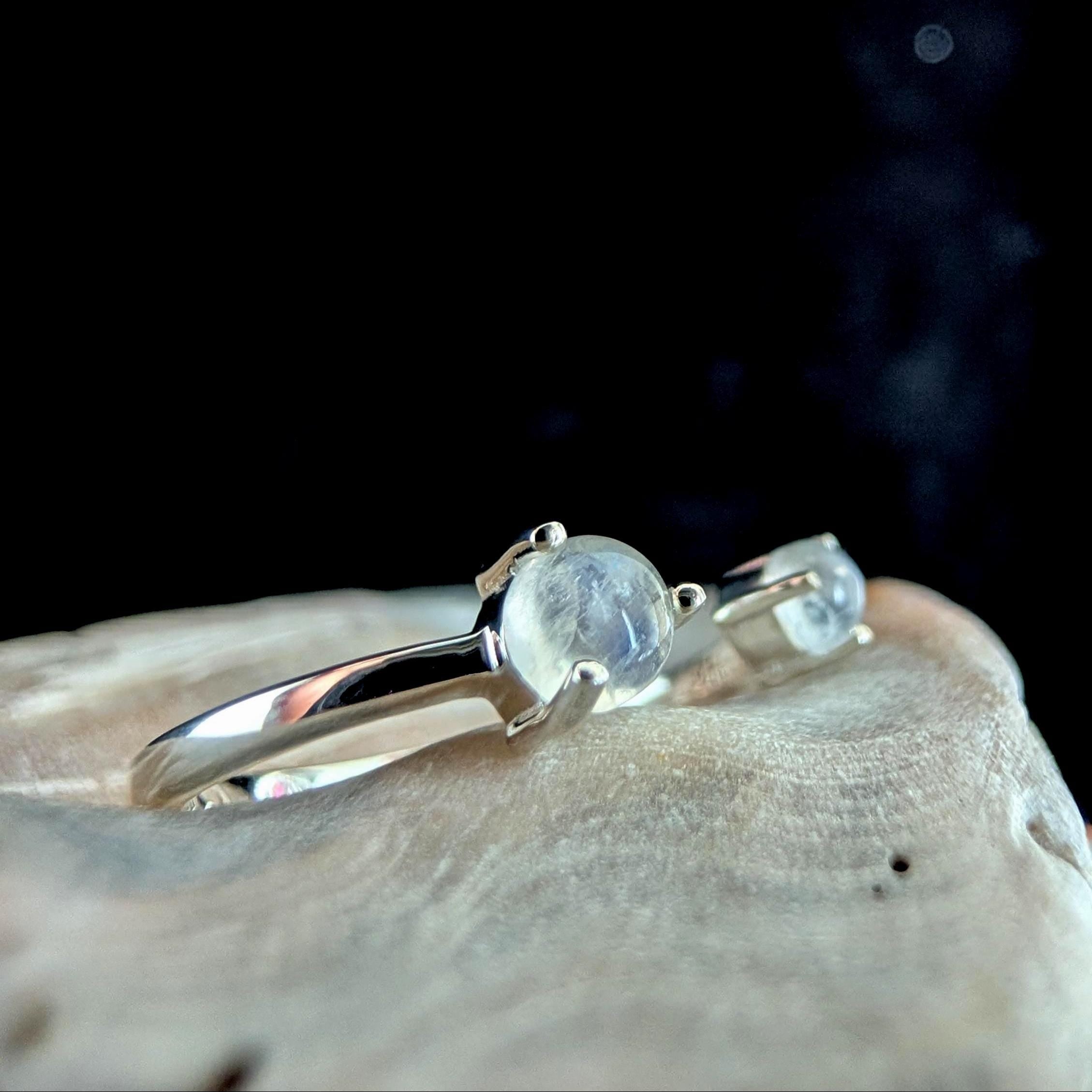 Dainty rainbow moonstone ring | 925 Sterling Silver