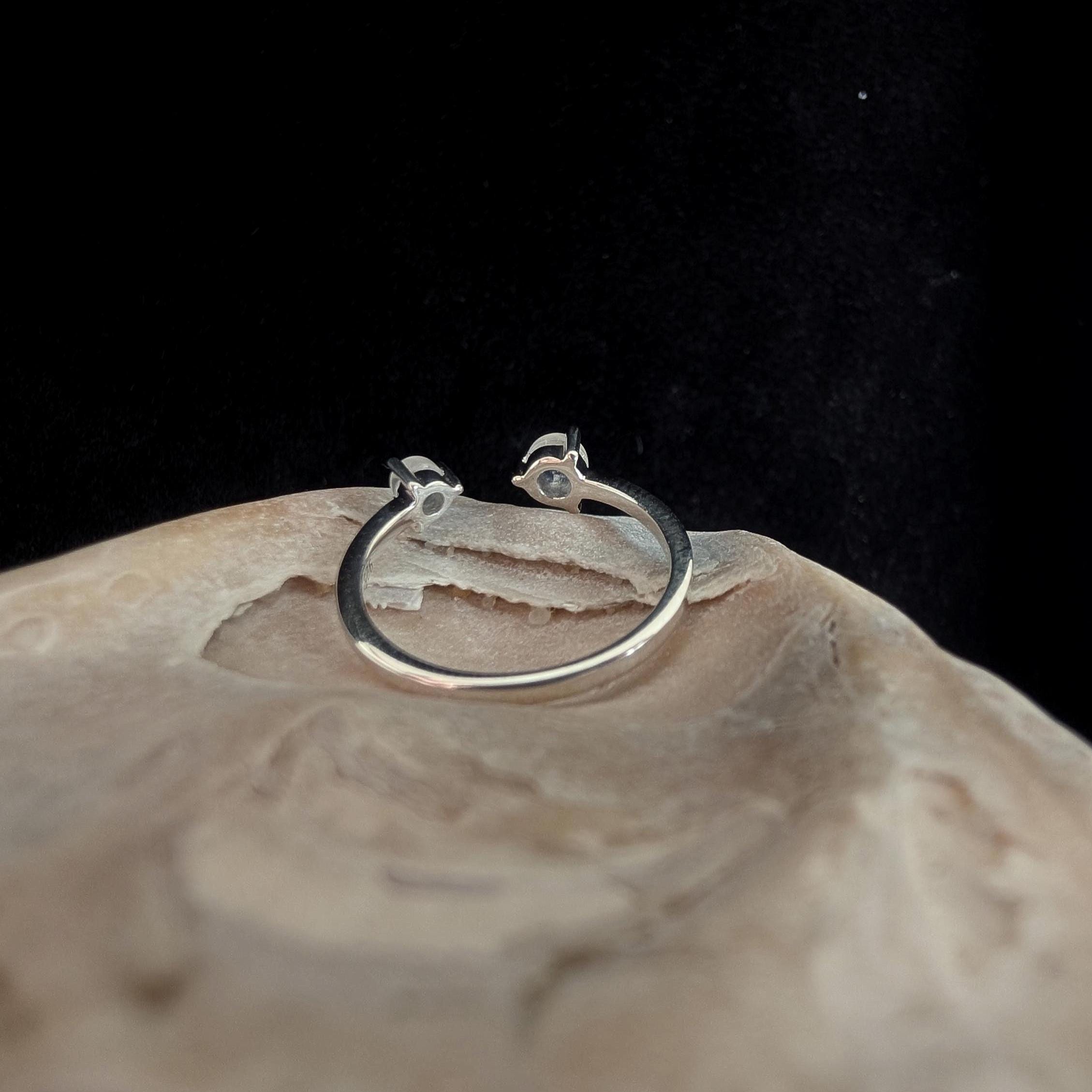 Dainty rainbow moonstone ring | 925 Sterling Silver
