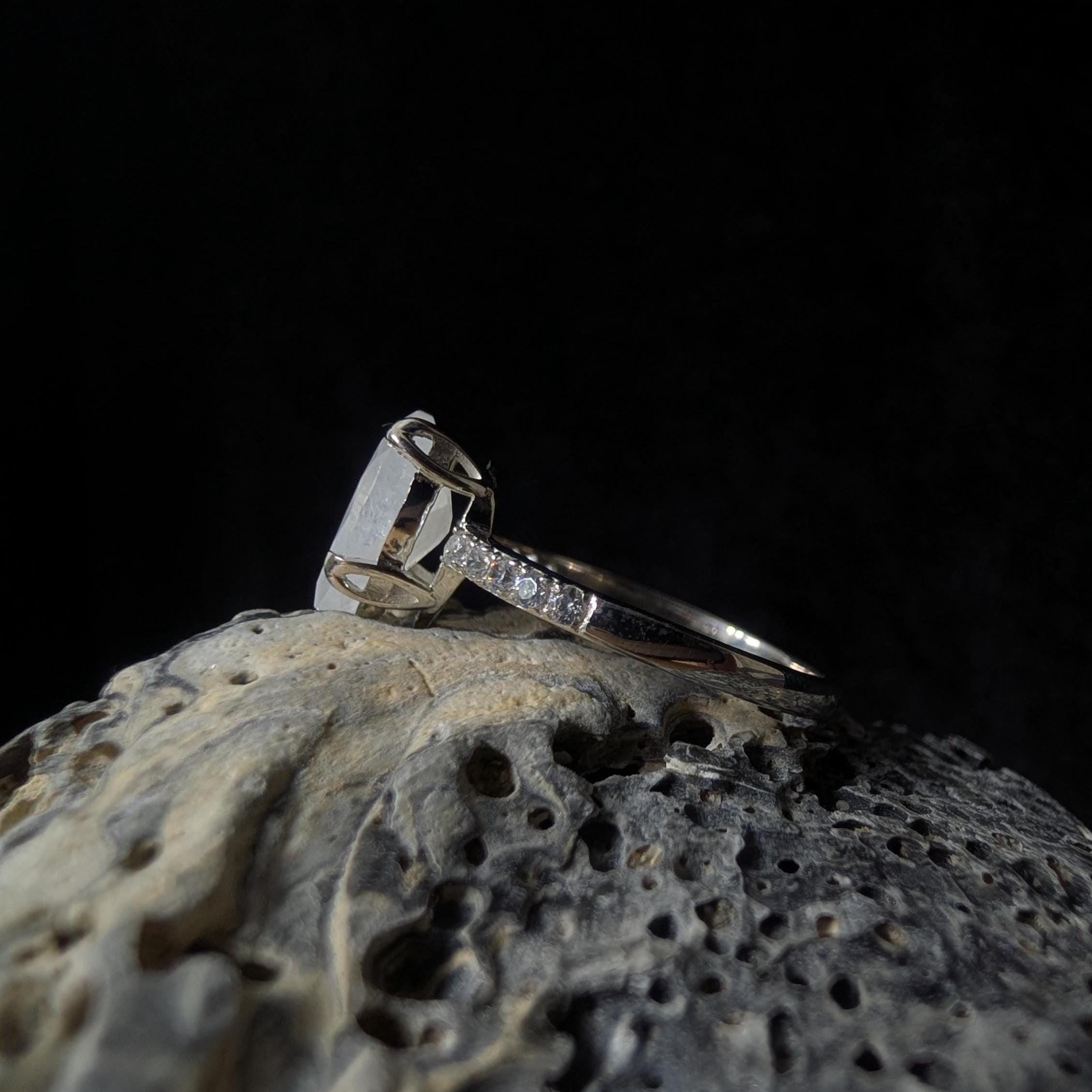Large natural rainbow moonstone and white topaz ring | 925 Sterling Silver