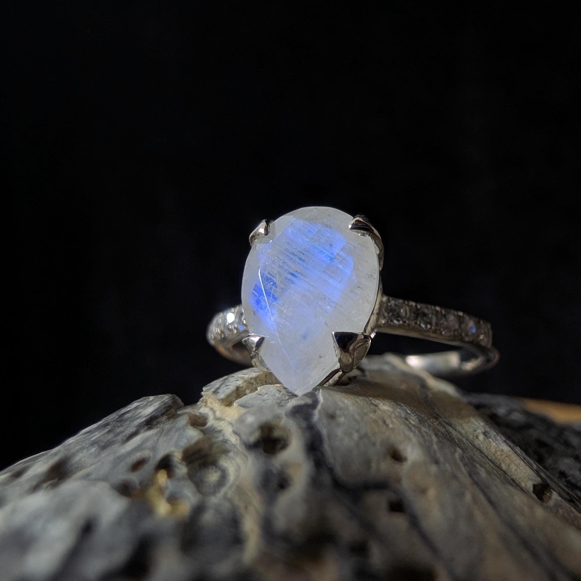 Large natural rainbow moonstone and white topaz ring | 925 Sterling Silver