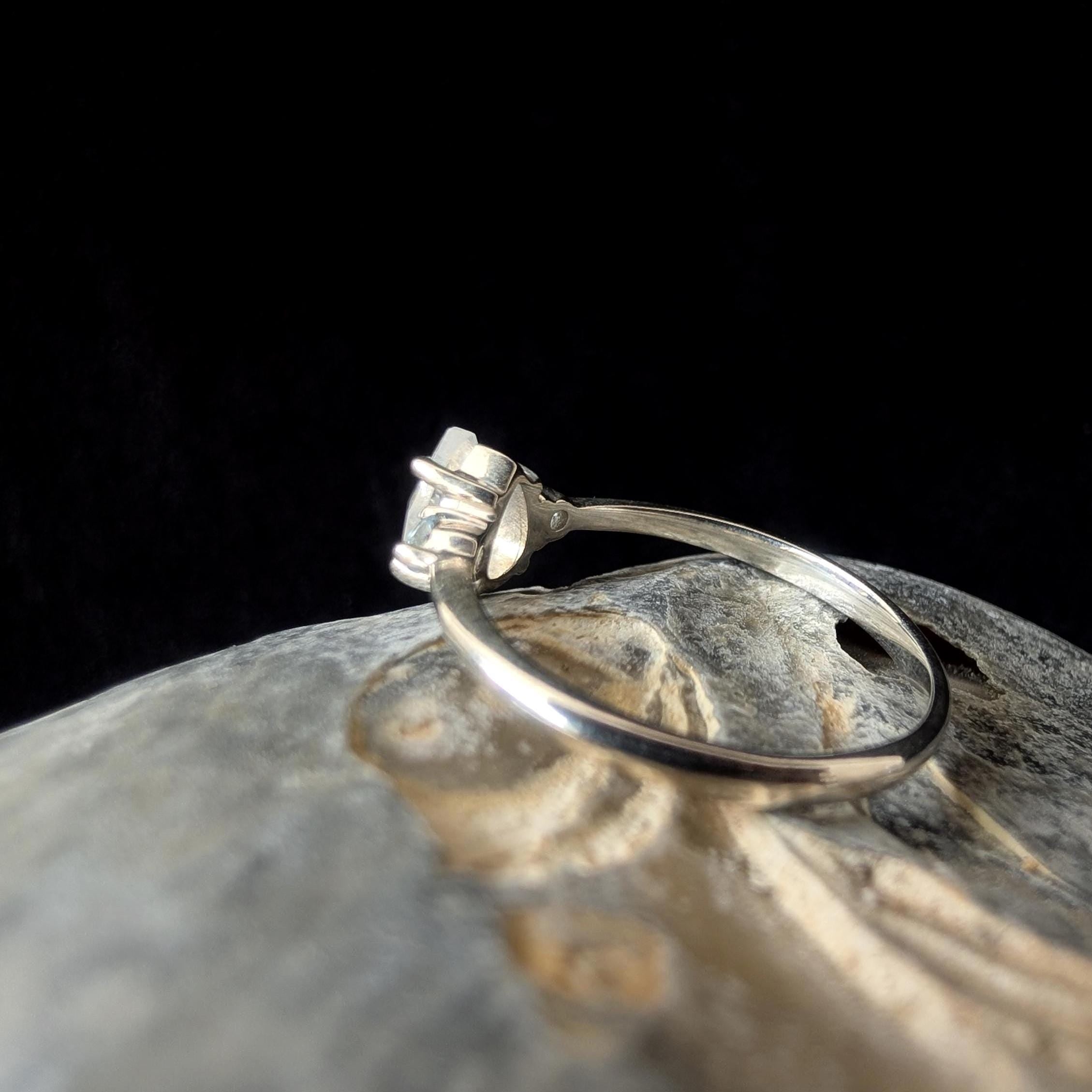 Elegant rainbow moonstone & white topaz ring | 925 Sterling Silver