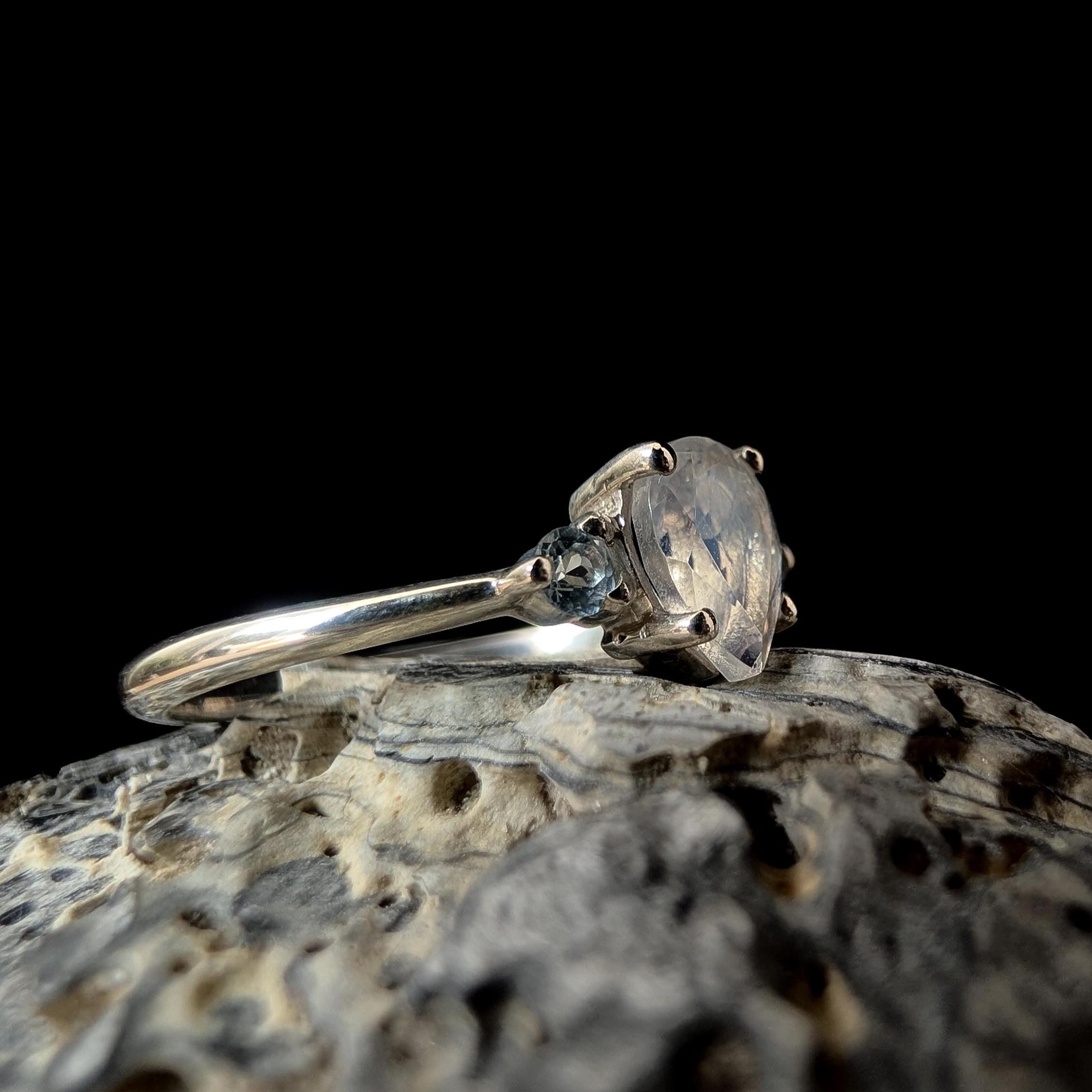 Elegant rainbow moonstone & white topaz ring | 925 Sterling Silver
