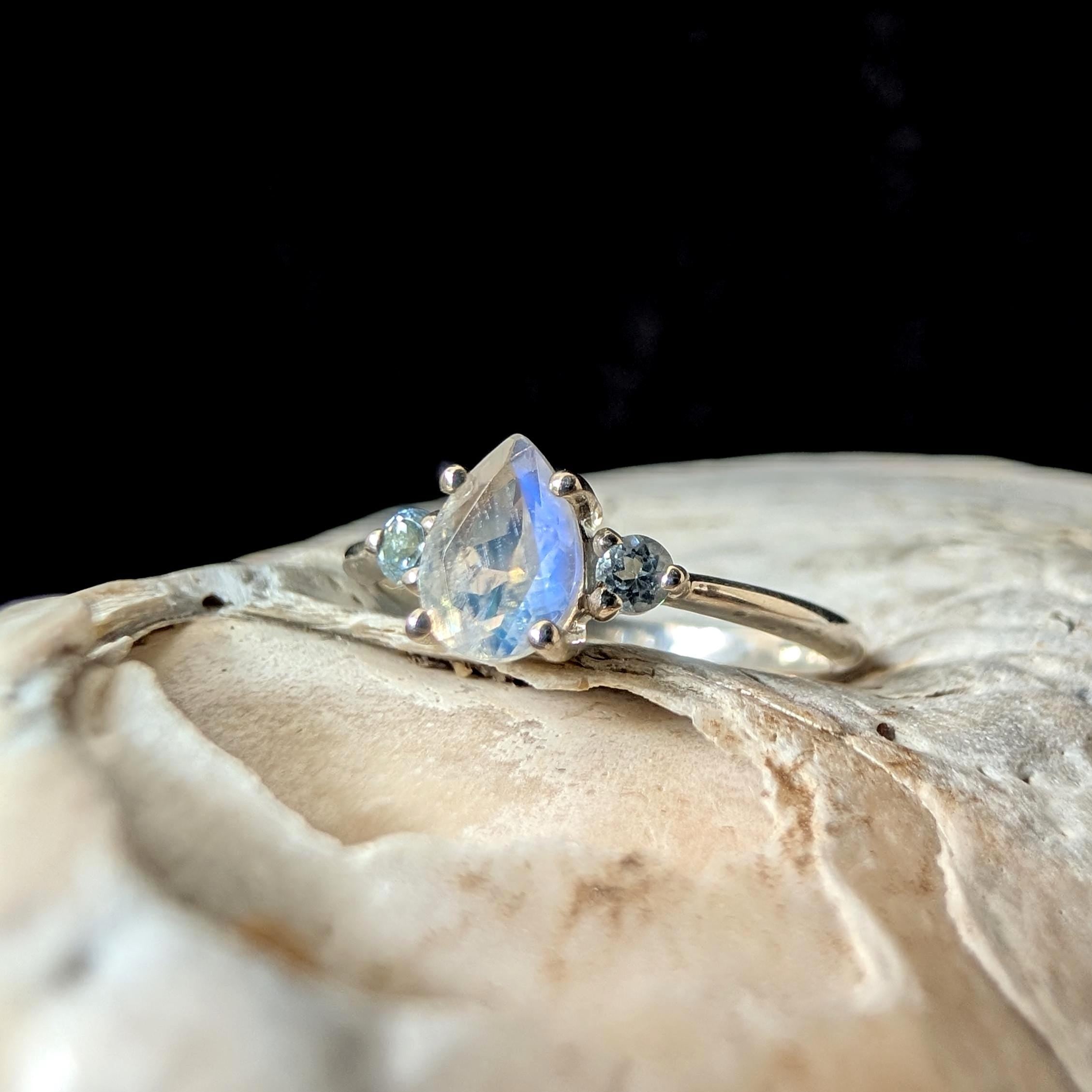 Elegant rainbow moonstone & white topaz ring | 925 Sterling Silver
