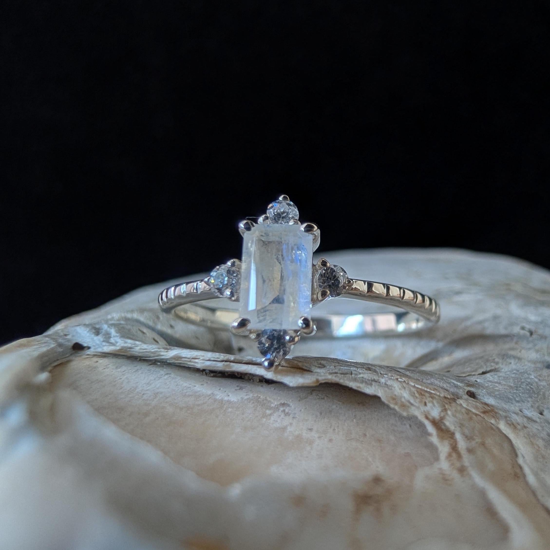 Large rainbow moonstone statement ring | 925 Sterling Silver