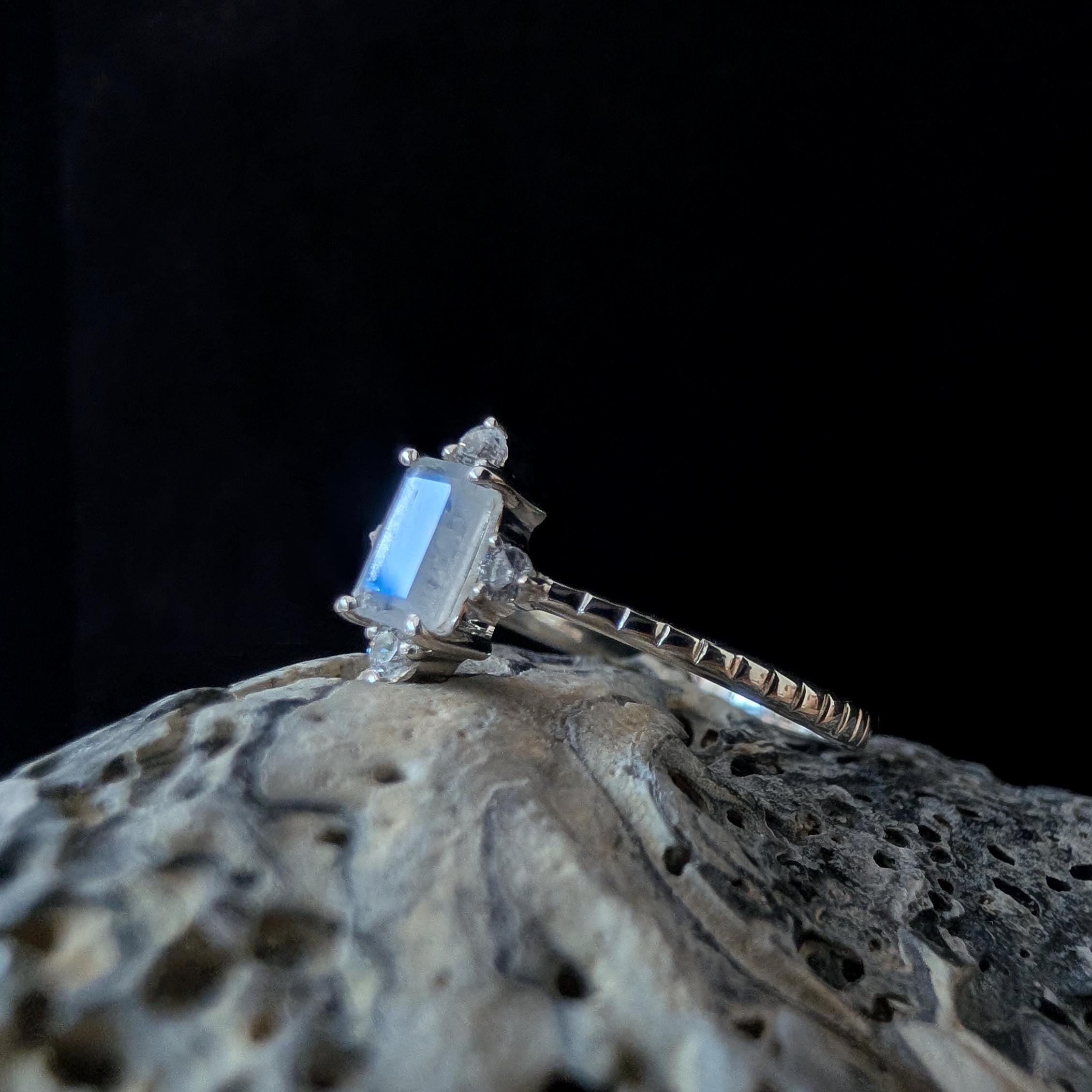 Large rainbow moonstone statement ring | 925 Sterling Silver