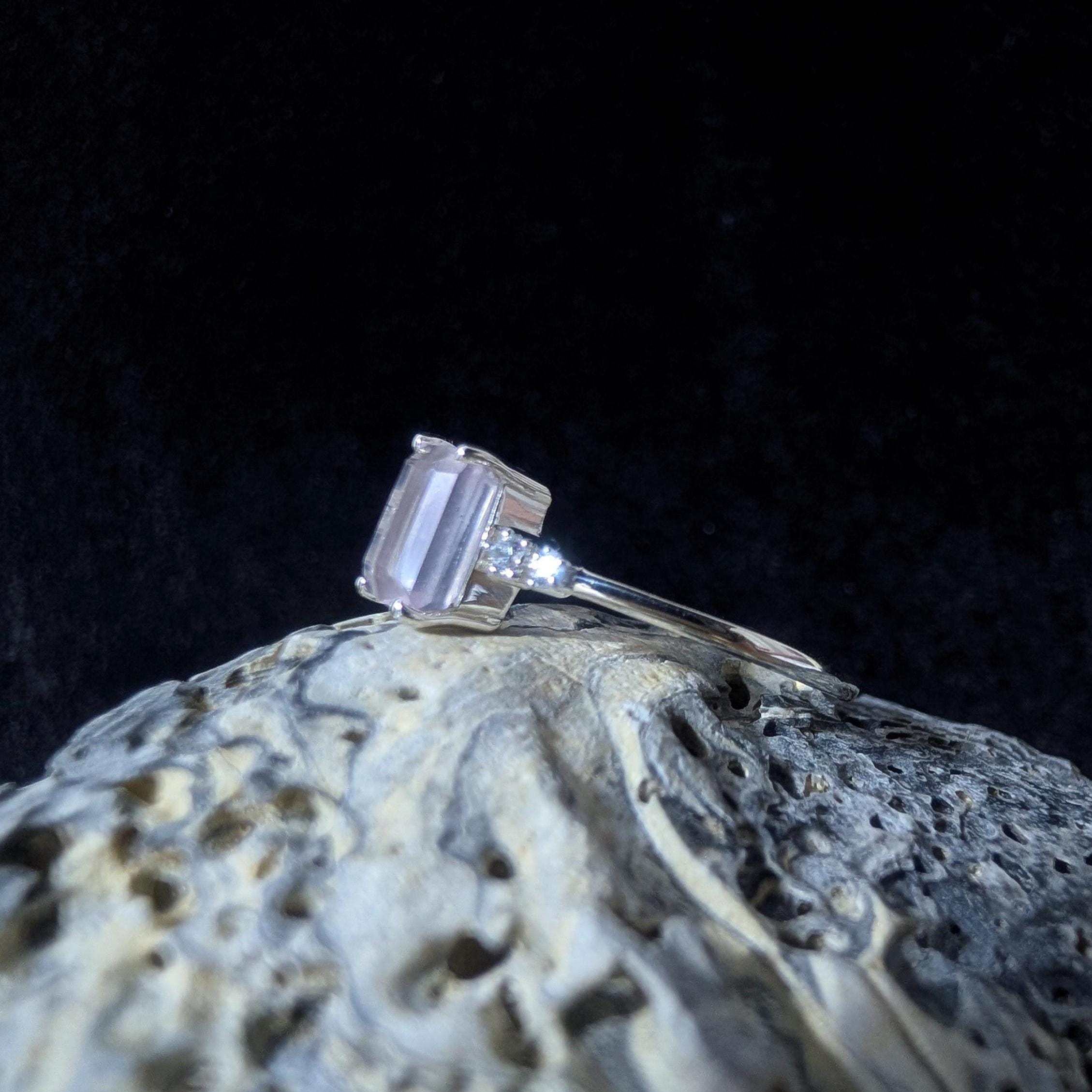 Elegant natural pink quartz and white topaz ring | 925 sterling silver