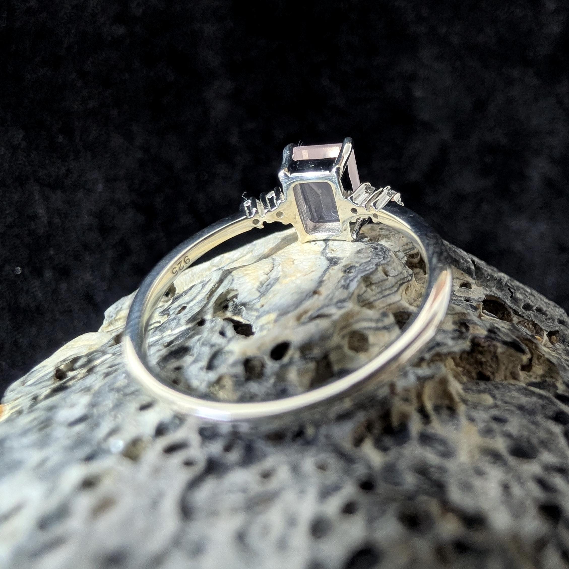 Elegant natural pink quartz and white topaz ring | 925 sterling silver