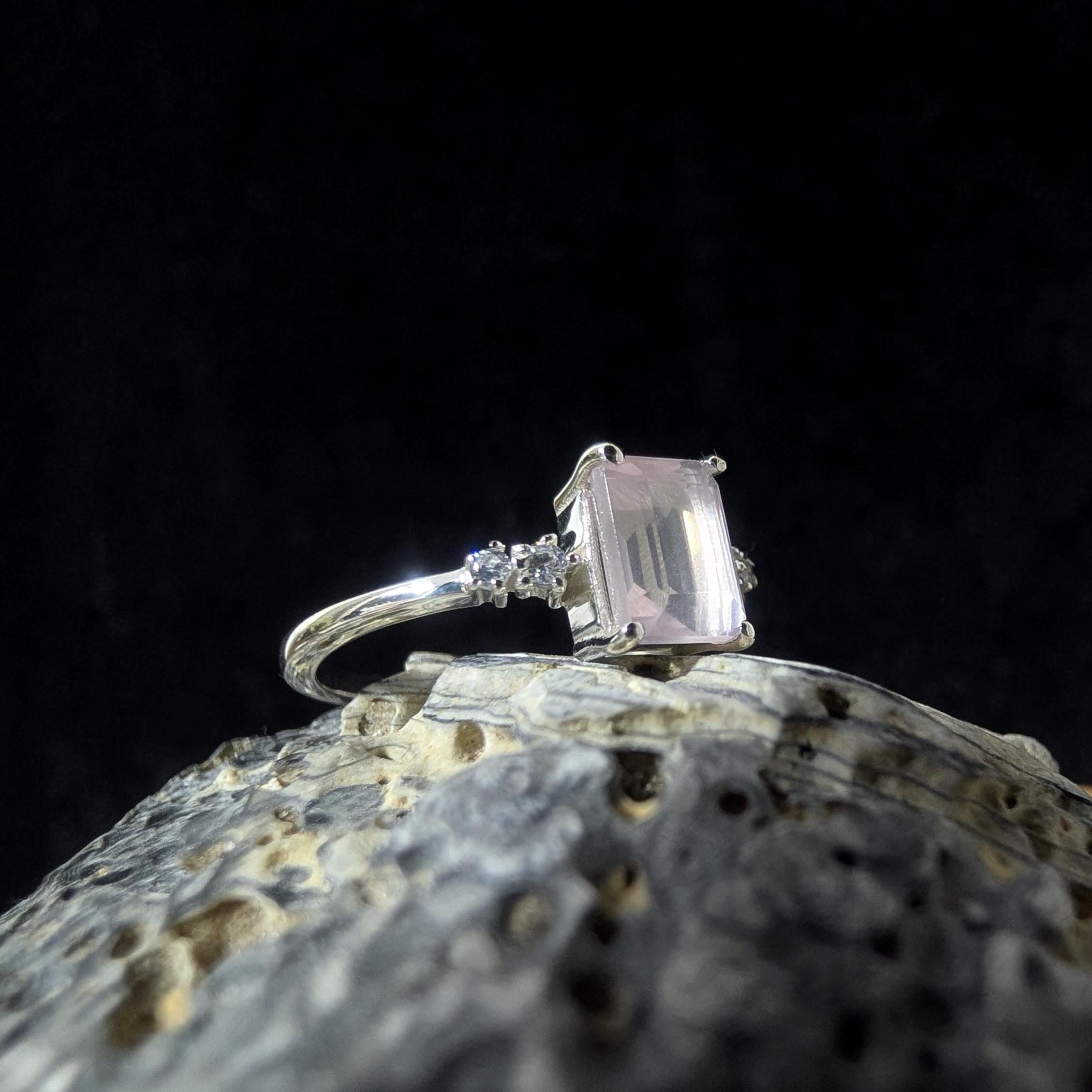 Elegant natural pink quartz and white topaz ring | 925 sterling silver