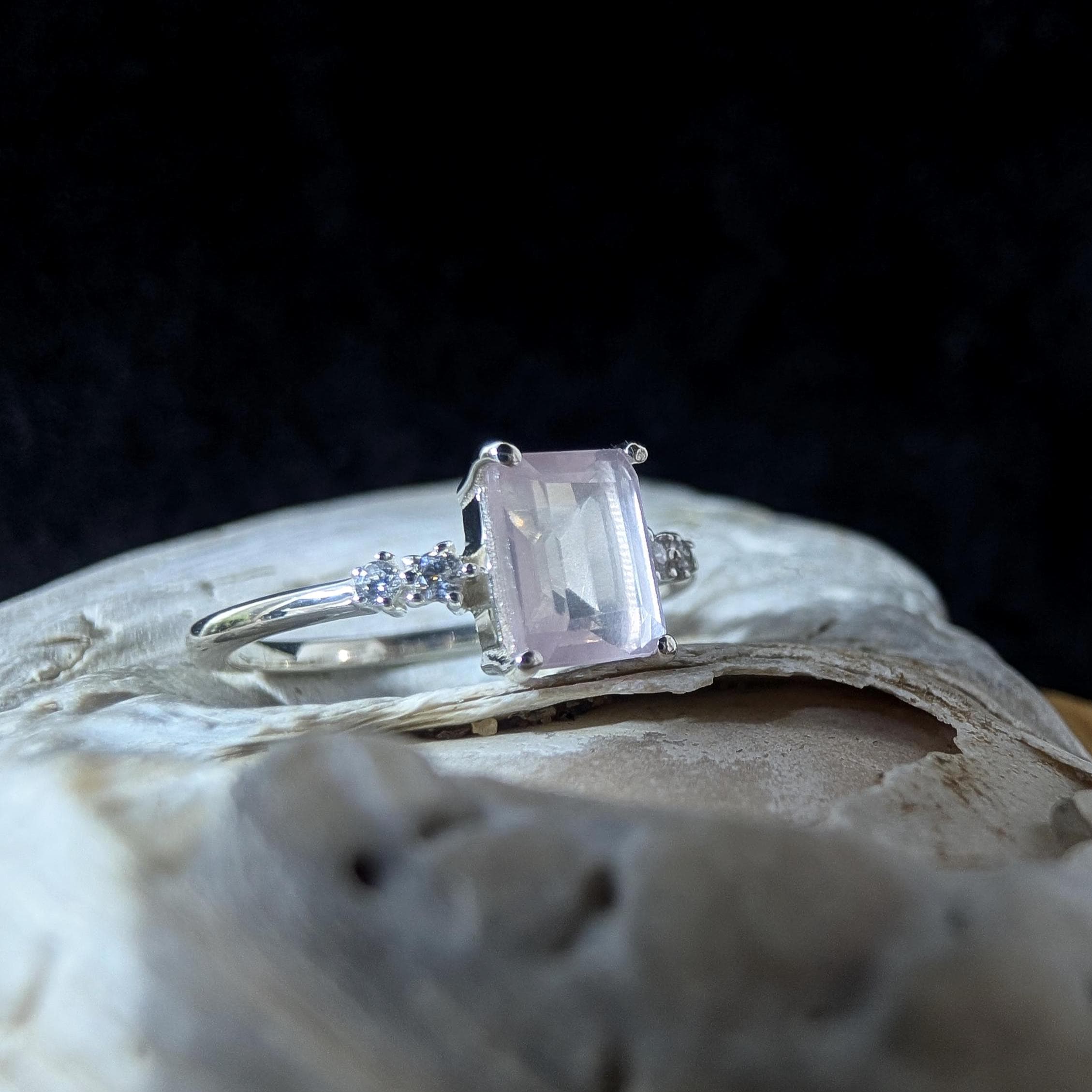 Elegant natural pink quartz and white topaz ring | 925 sterling silver