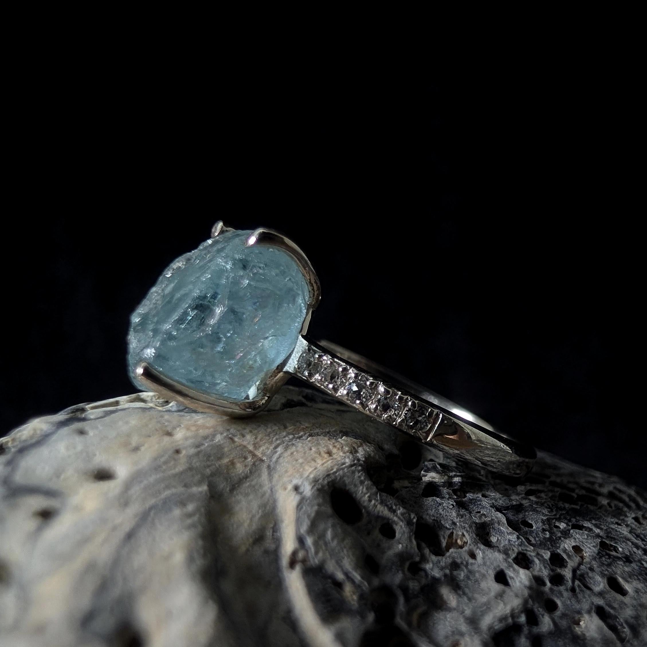Raw natural aquamarine and white topaz ring | 925 sterling silver