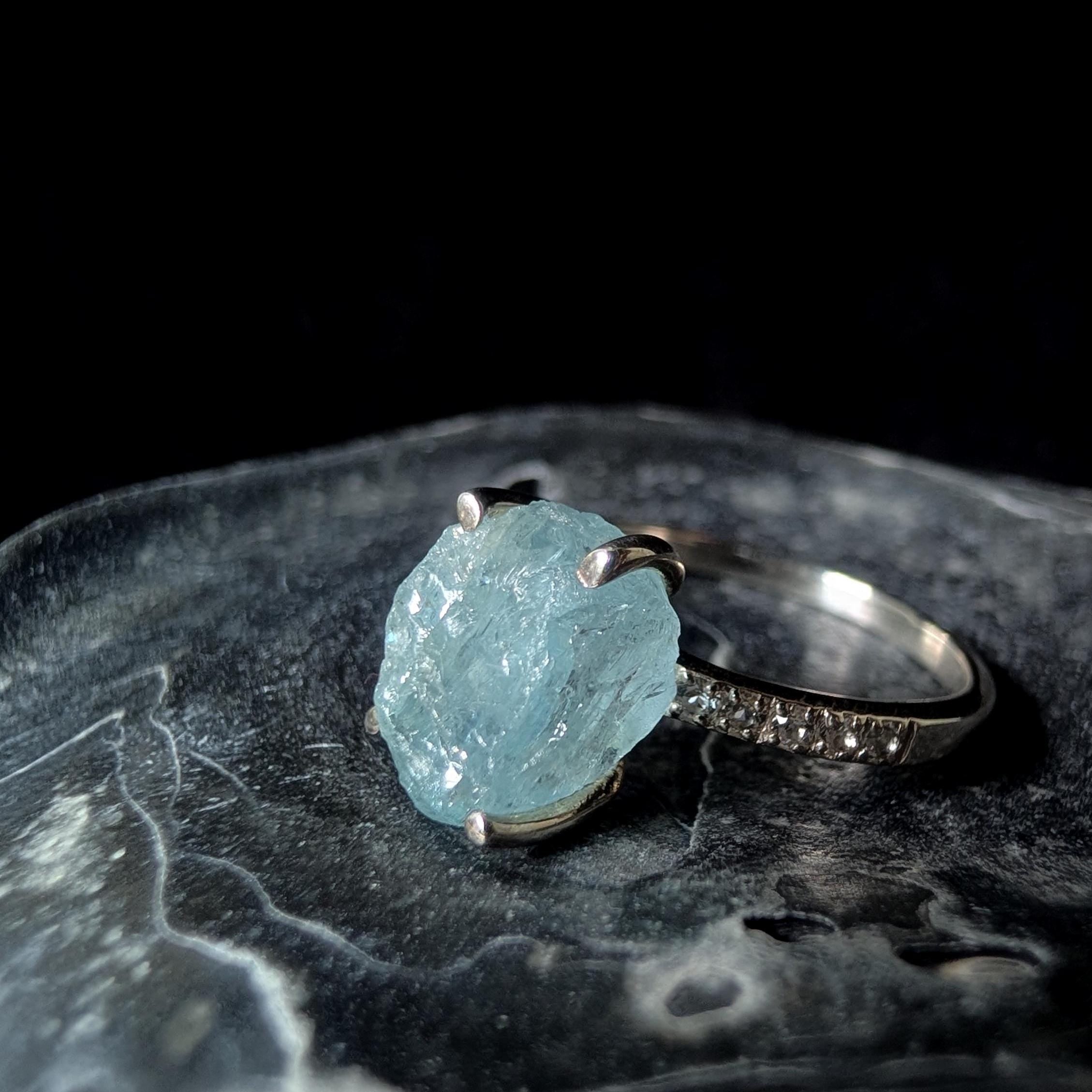 Raw natural aquamarine and white topaz ring | 925 sterling silver