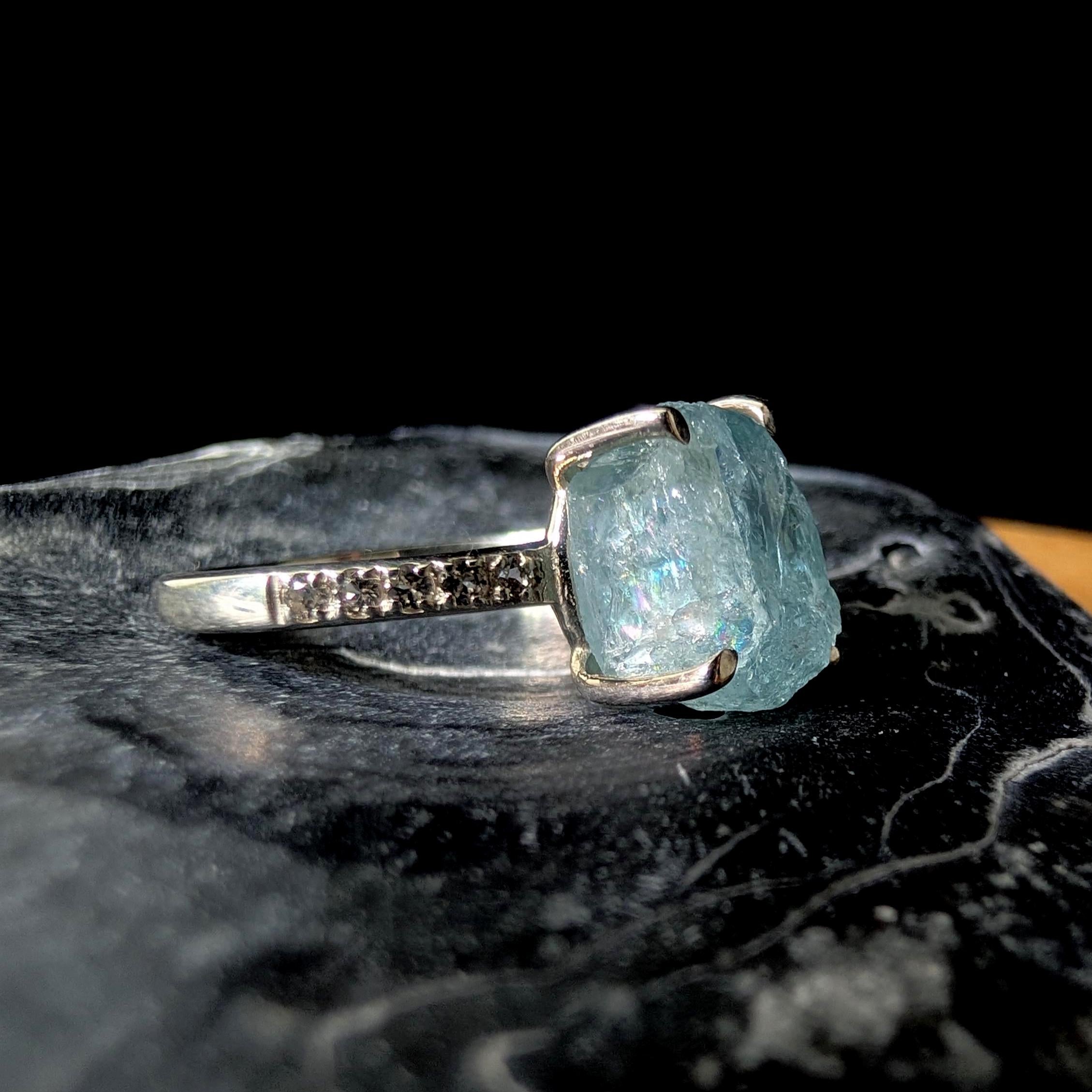 Raw natural aquamarine and white topaz ring | 925 sterling silver