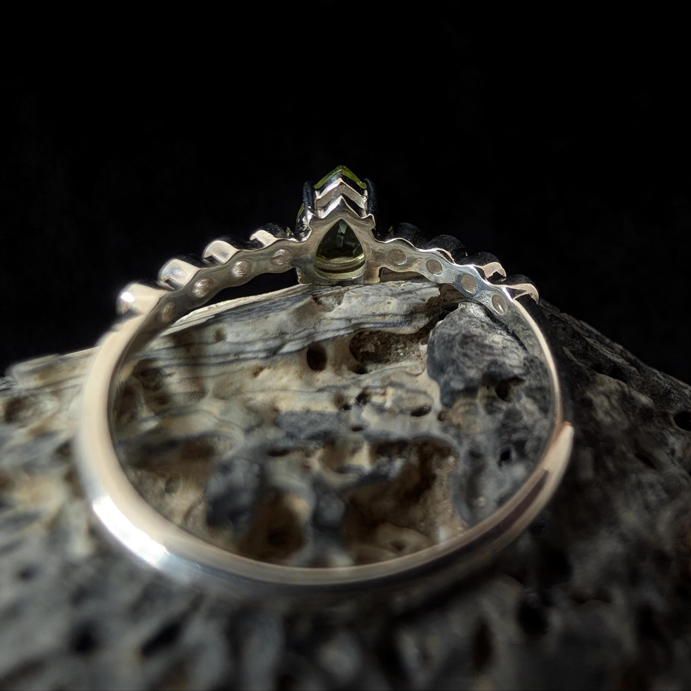 Peridot statement ring | 925 Sterling Silver