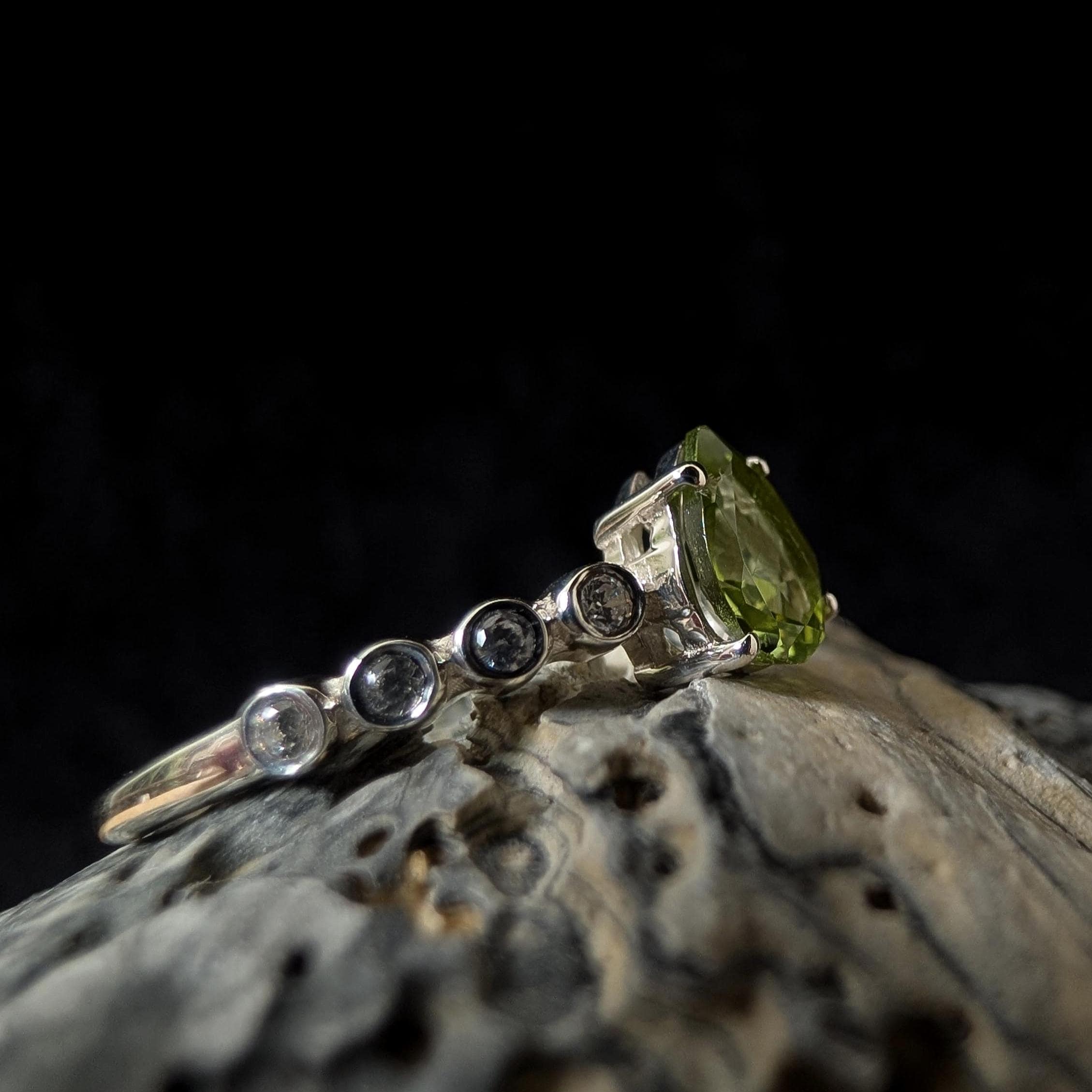 Peridot statement ring | 925 Sterling Silver