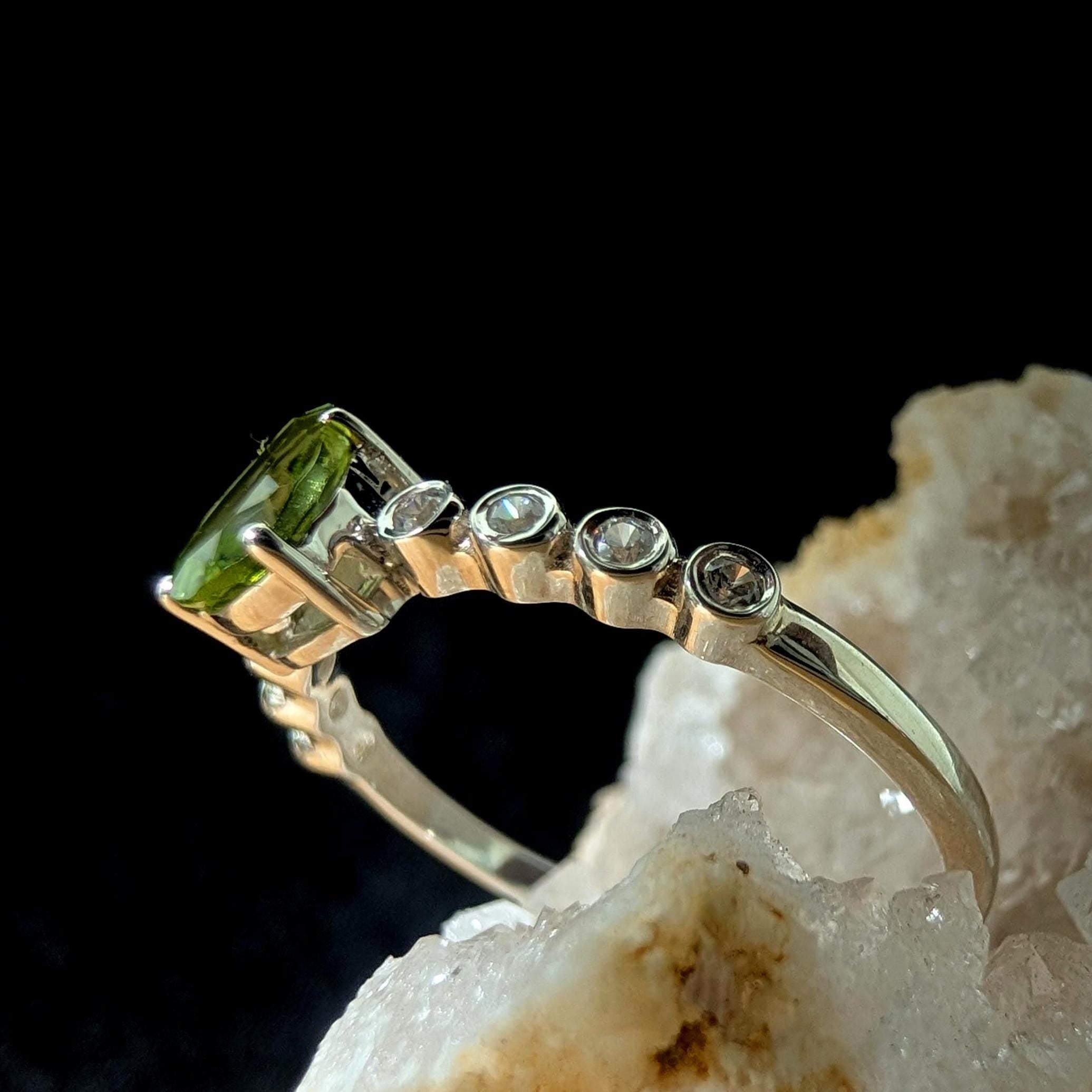 Peridot statement ring | 925 Sterling Silver