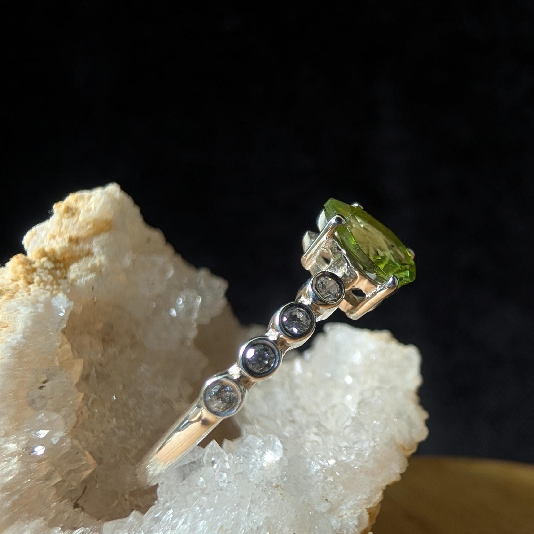 Peridot statement ring | 925 Sterling Silver