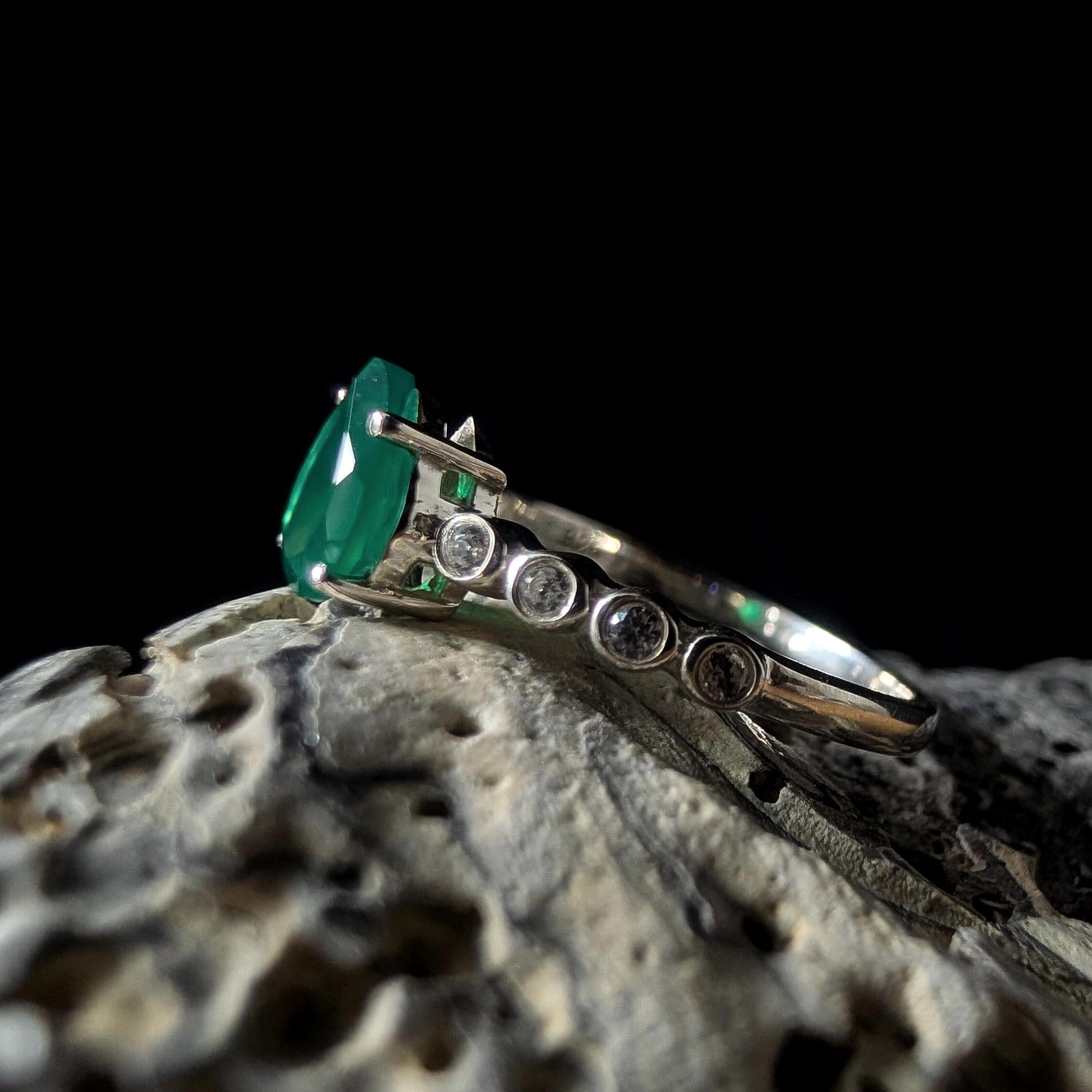 Statement green onyx and white topaz ring | 925 sterling silver