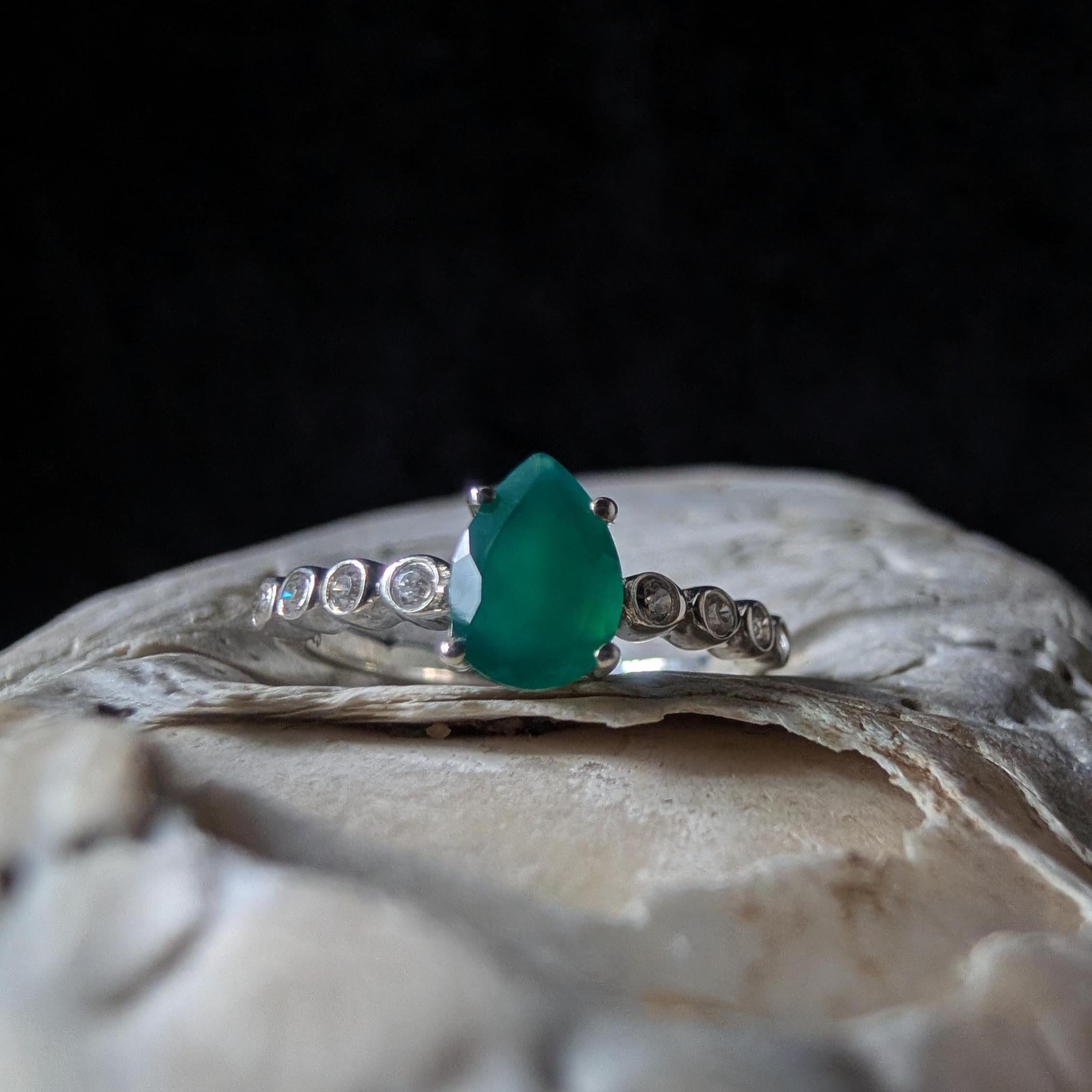 Statement green onyx and white topaz ring | 925 sterling silver