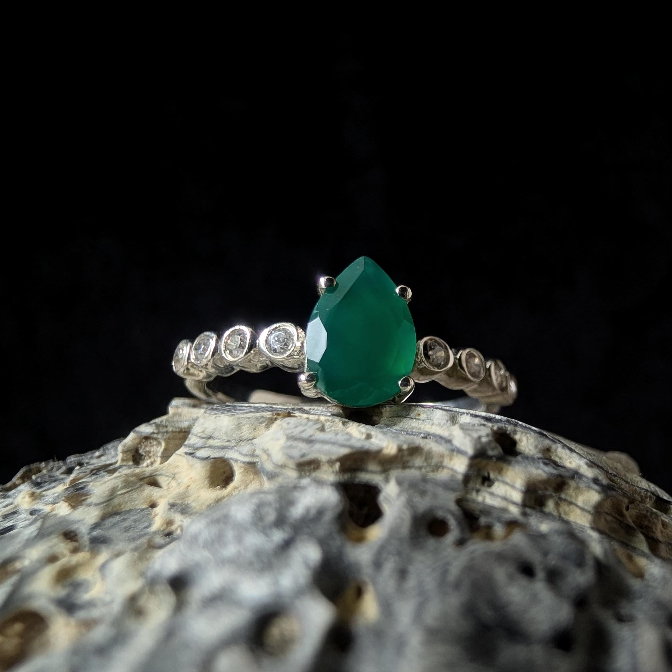 Statement green onyx and white topaz ring | 925 sterling silver