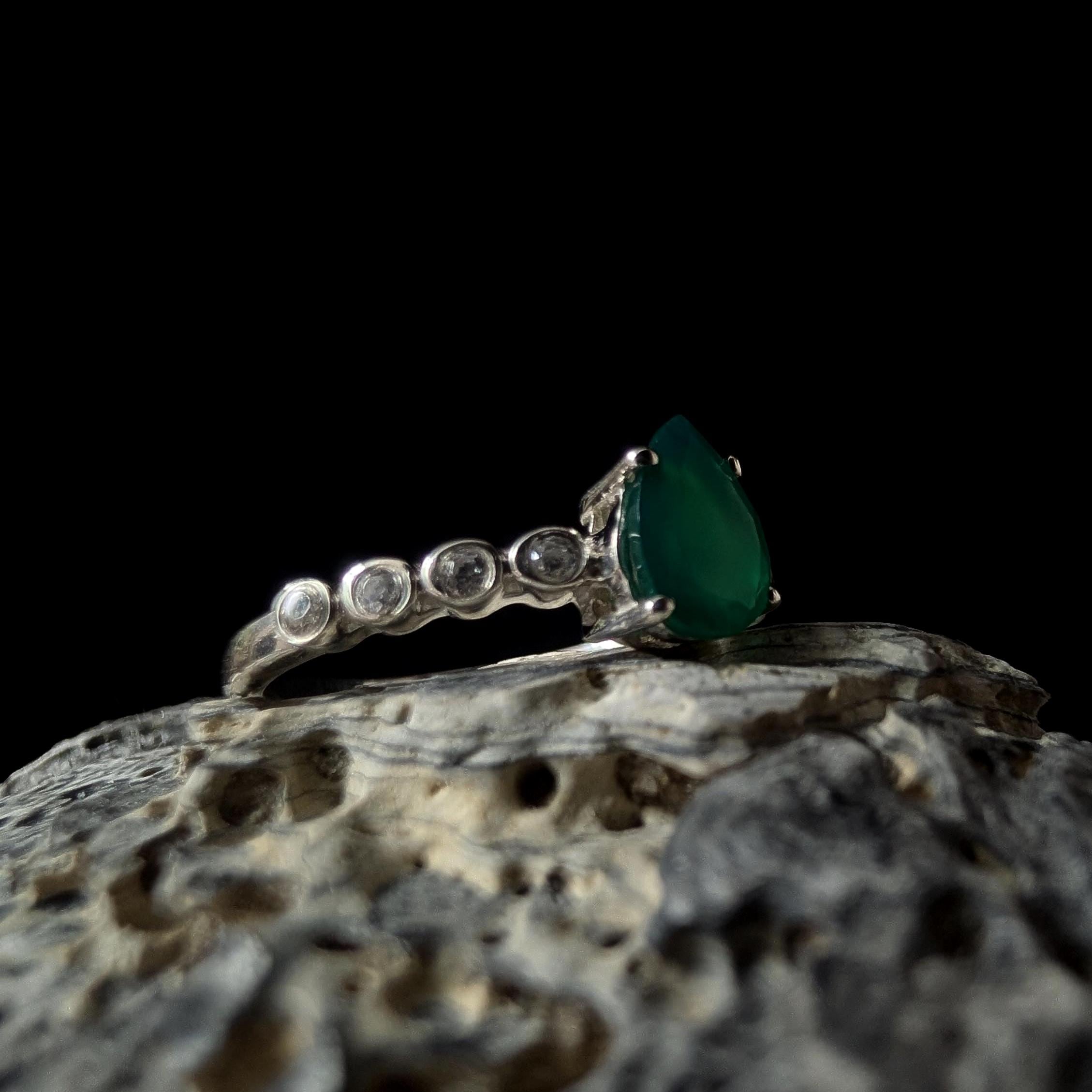 Statement green onyx and white topaz ring | 925 sterling silver