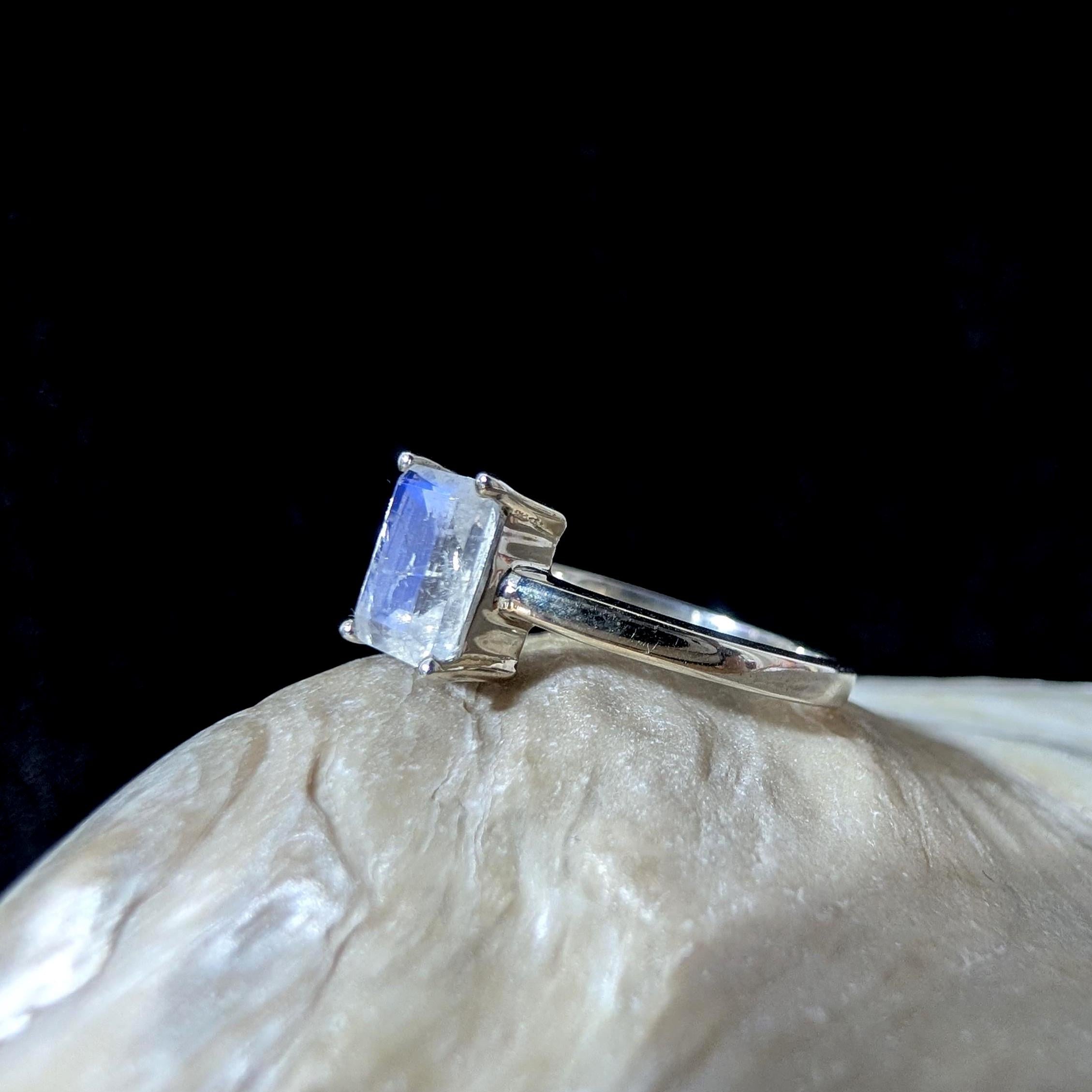 Elegant rainbow moonstone ring | 925 Sterling Silver