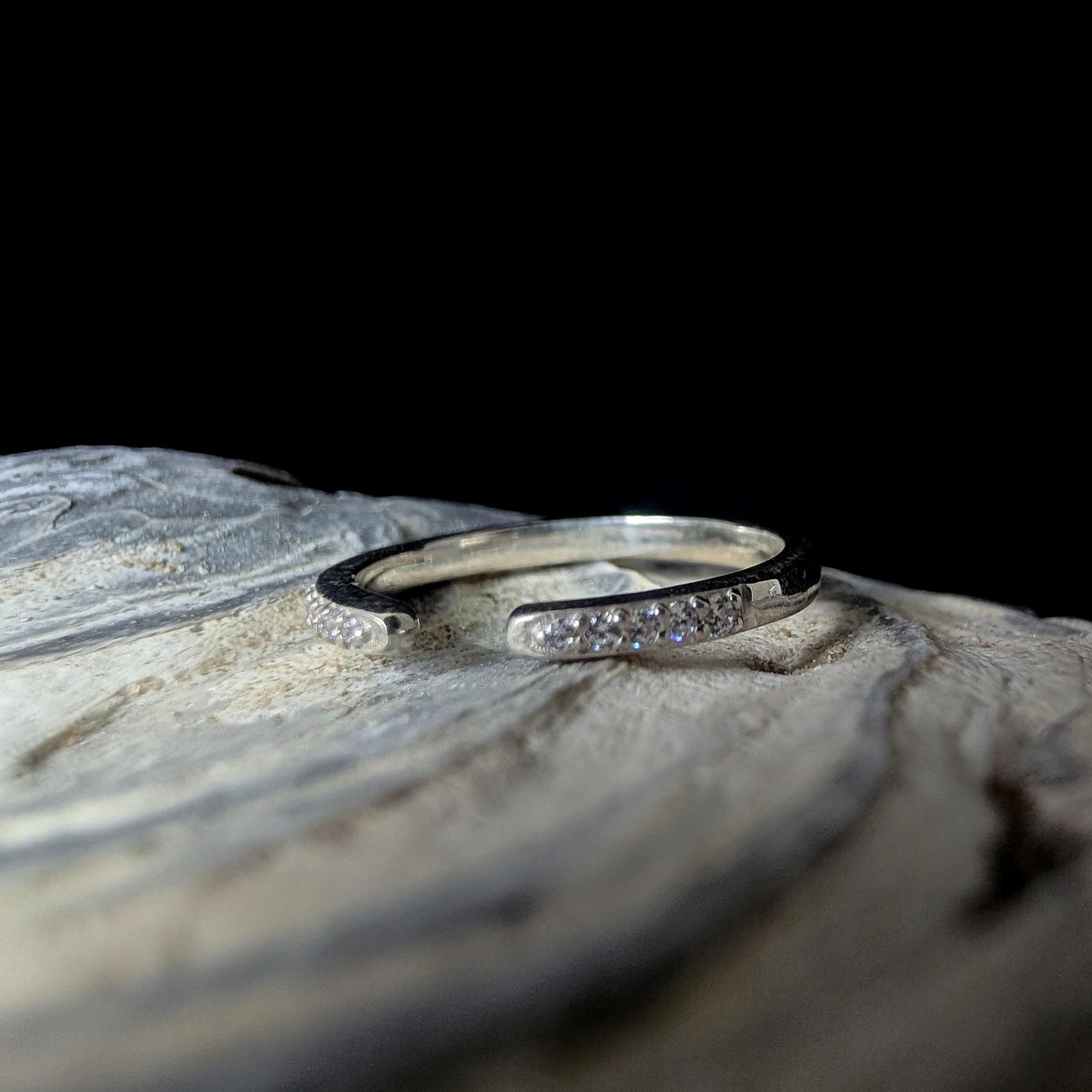 White topaz minimalist ring with gap | 925 Sterling Silver