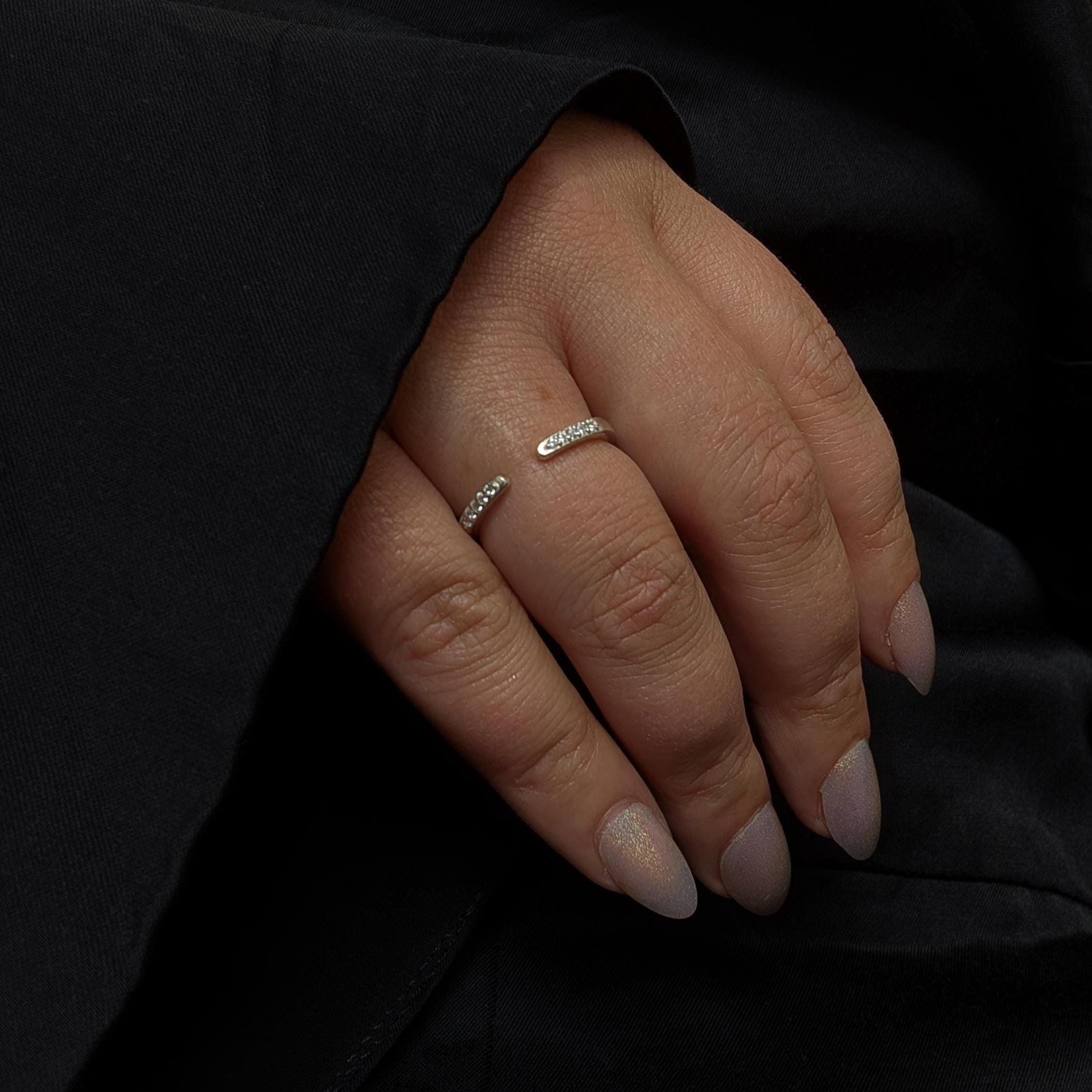 White topaz minimalist ring with gap | 925 Sterling Silver