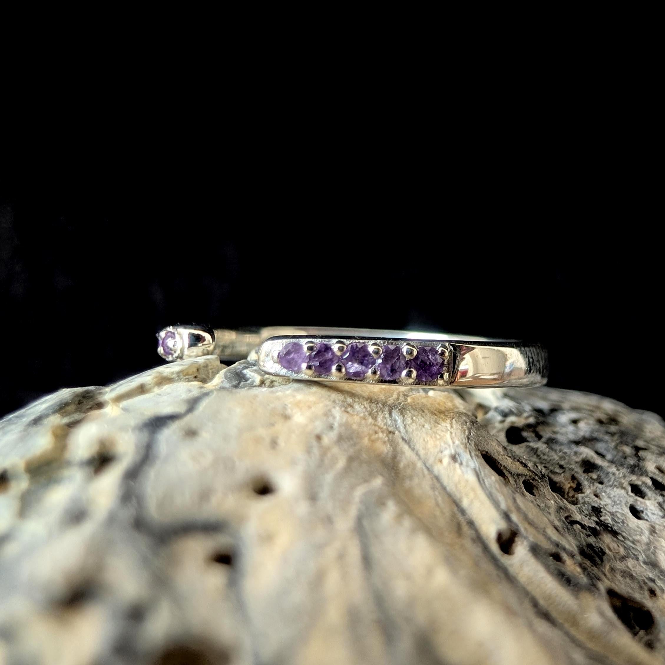 Amethyst minimalist ring with gap | 925 sterling silver