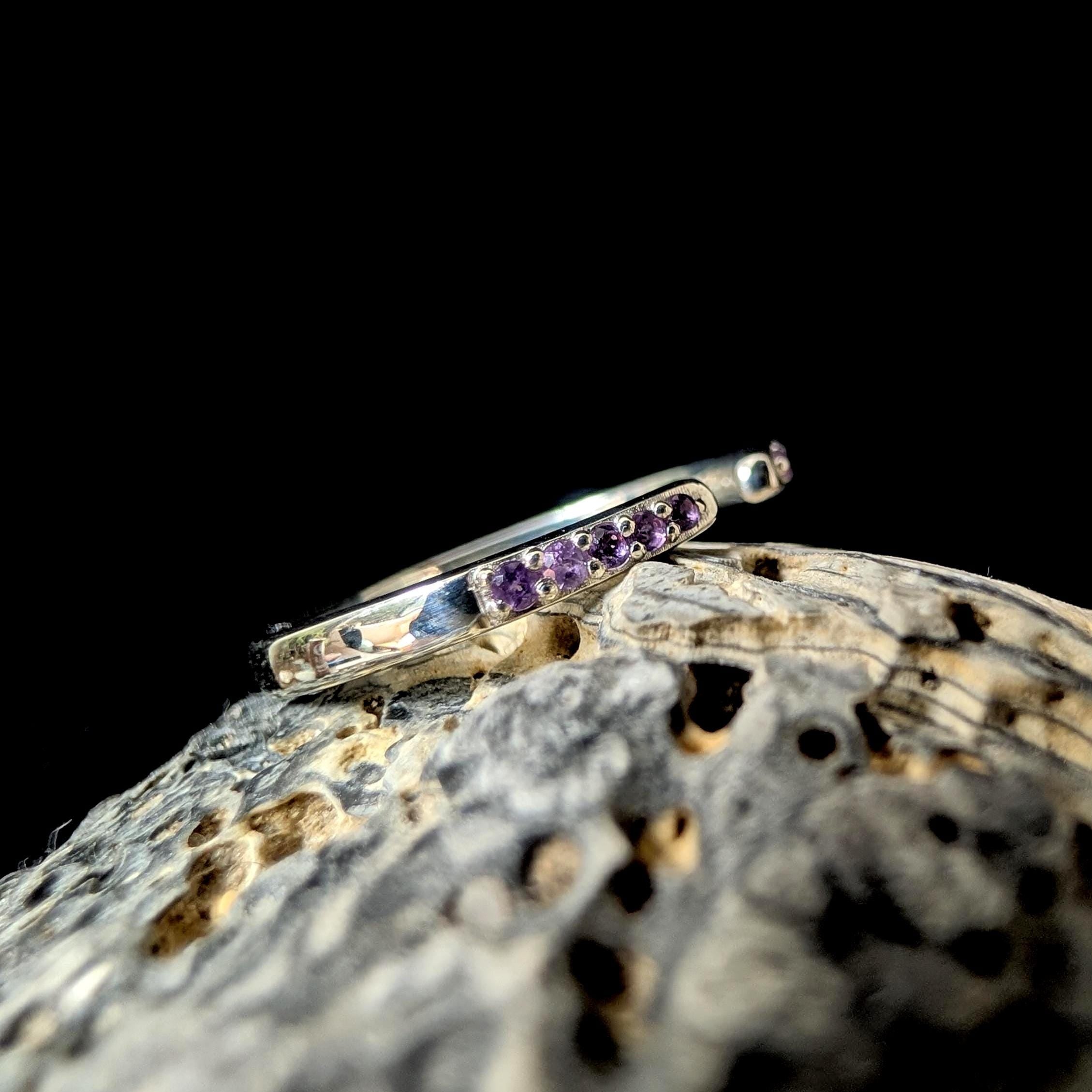 Amethyst minimalist ring with gap | 925 sterling silver