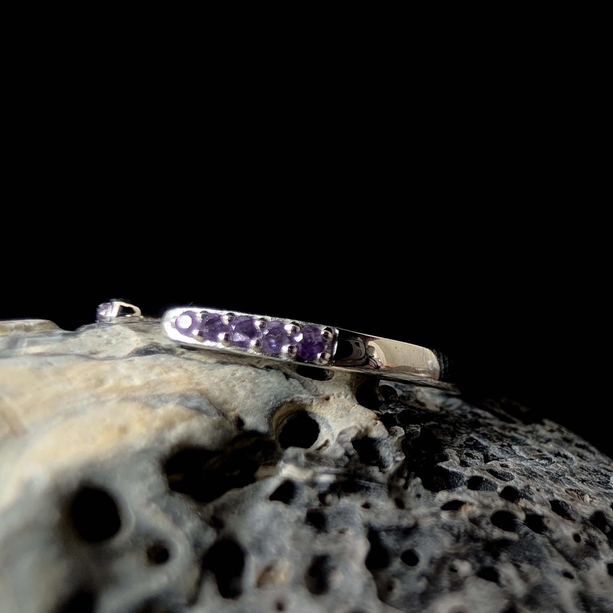Amethyst minimalist ring with gap | 925 sterling silver