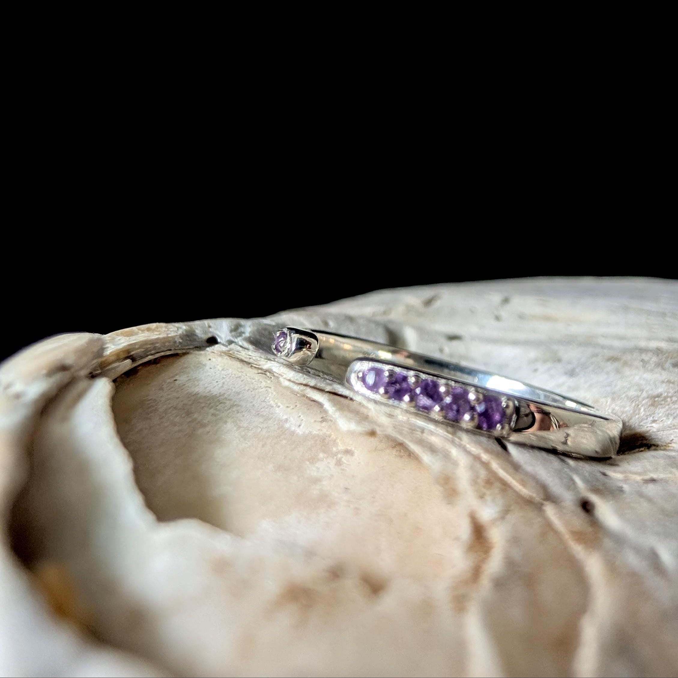 Amethyst minimalist ring with gap | 925 sterling silver