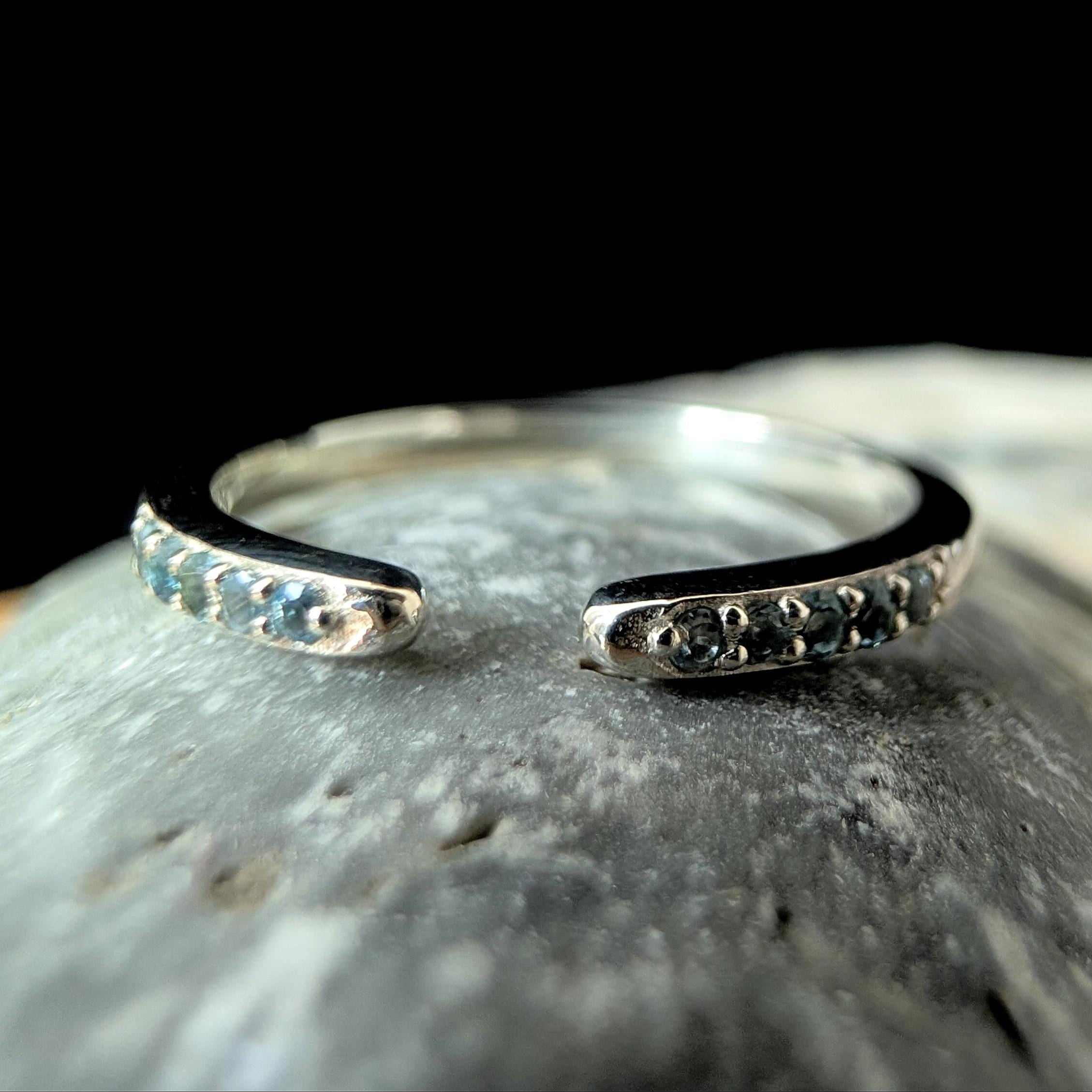 Blue topaz minimalist ring with gap | 925 Sterling Silver