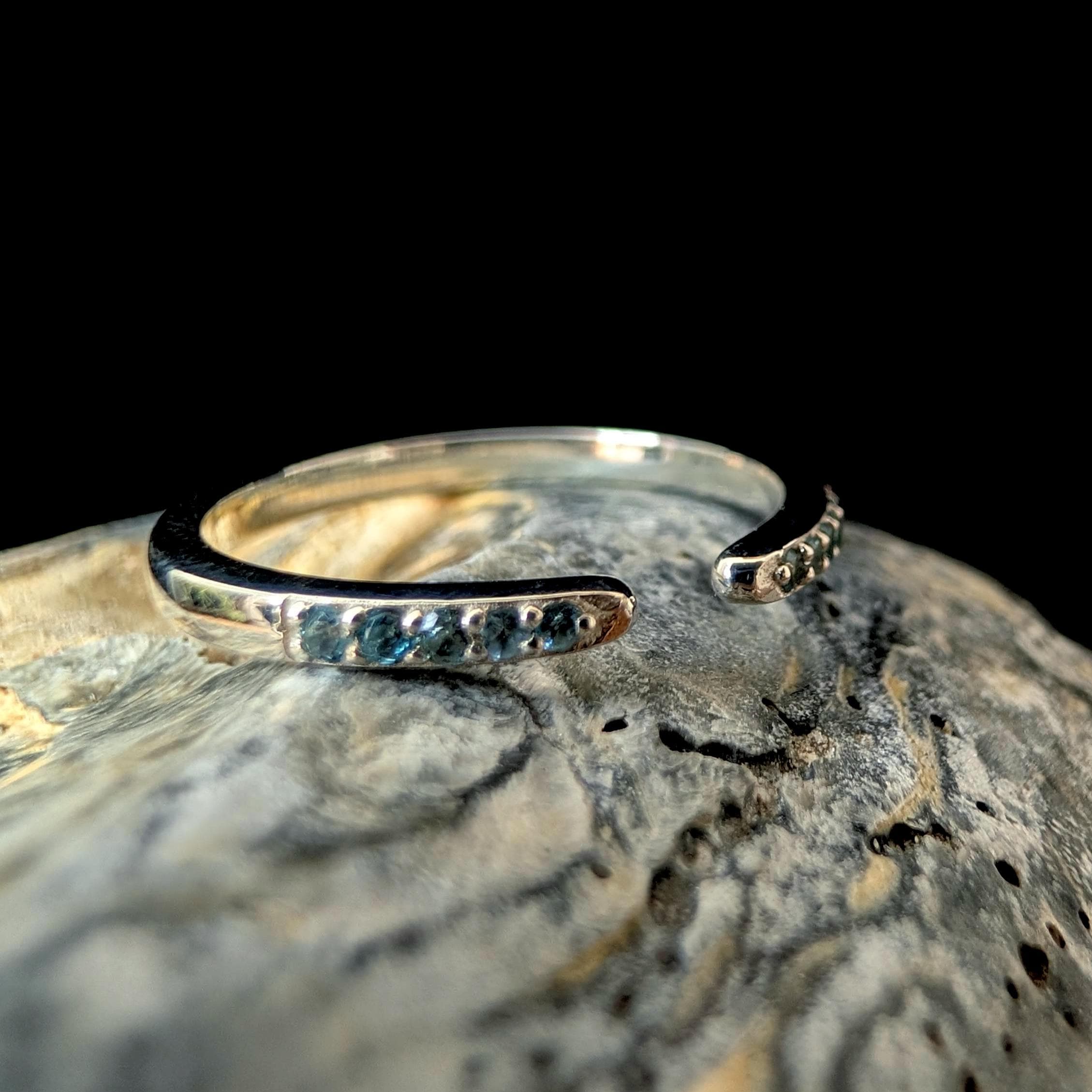 Blue topaz minimalist ring with gap | 925 Sterling Silver